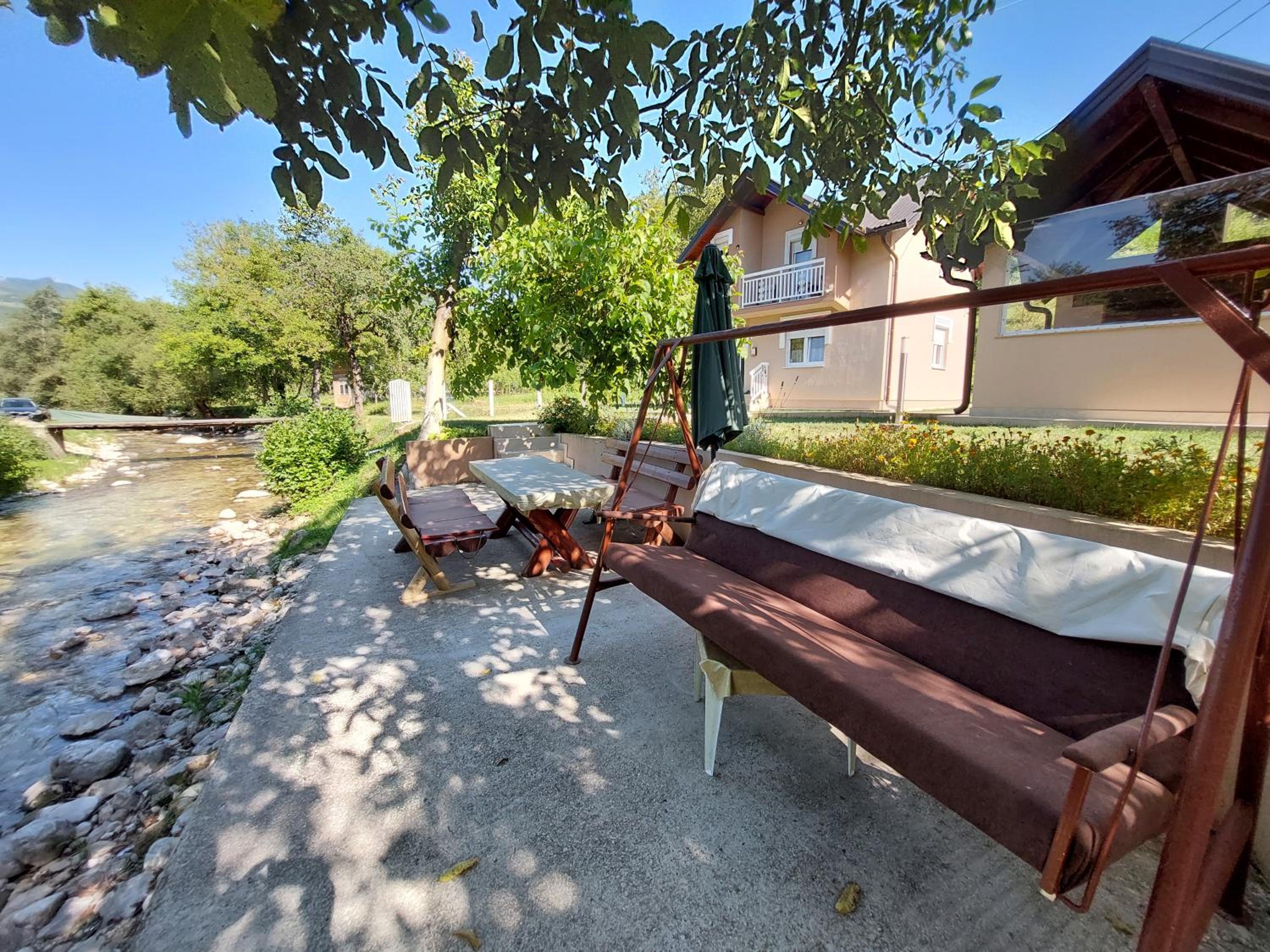 Kuća-Villa pored rijeke i jezera Čelebići Konjic