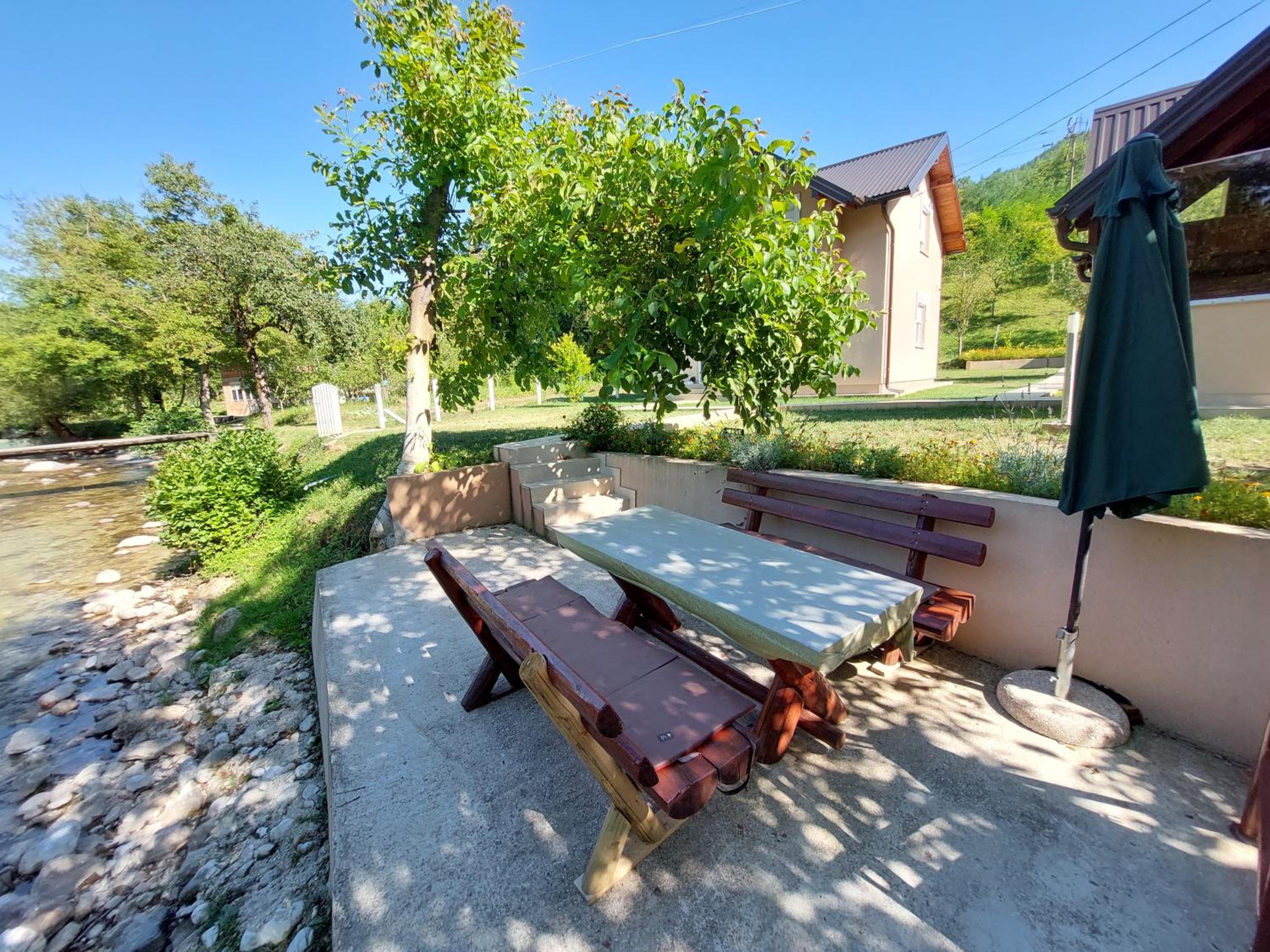 Kuća-Villa pored rijeke i jezera Čelebići Konjic