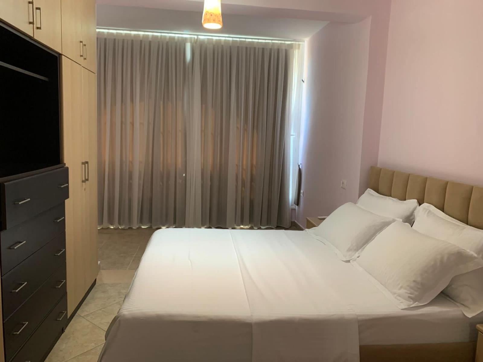 Arbi's Pool View Apartment