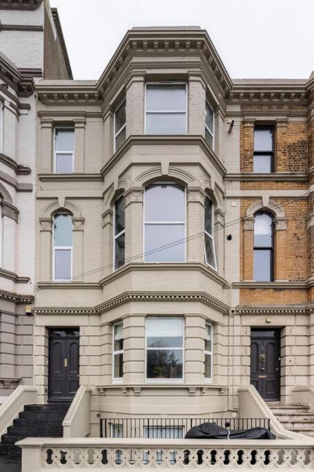 Spacious 2 Bed Luxury Apartment
