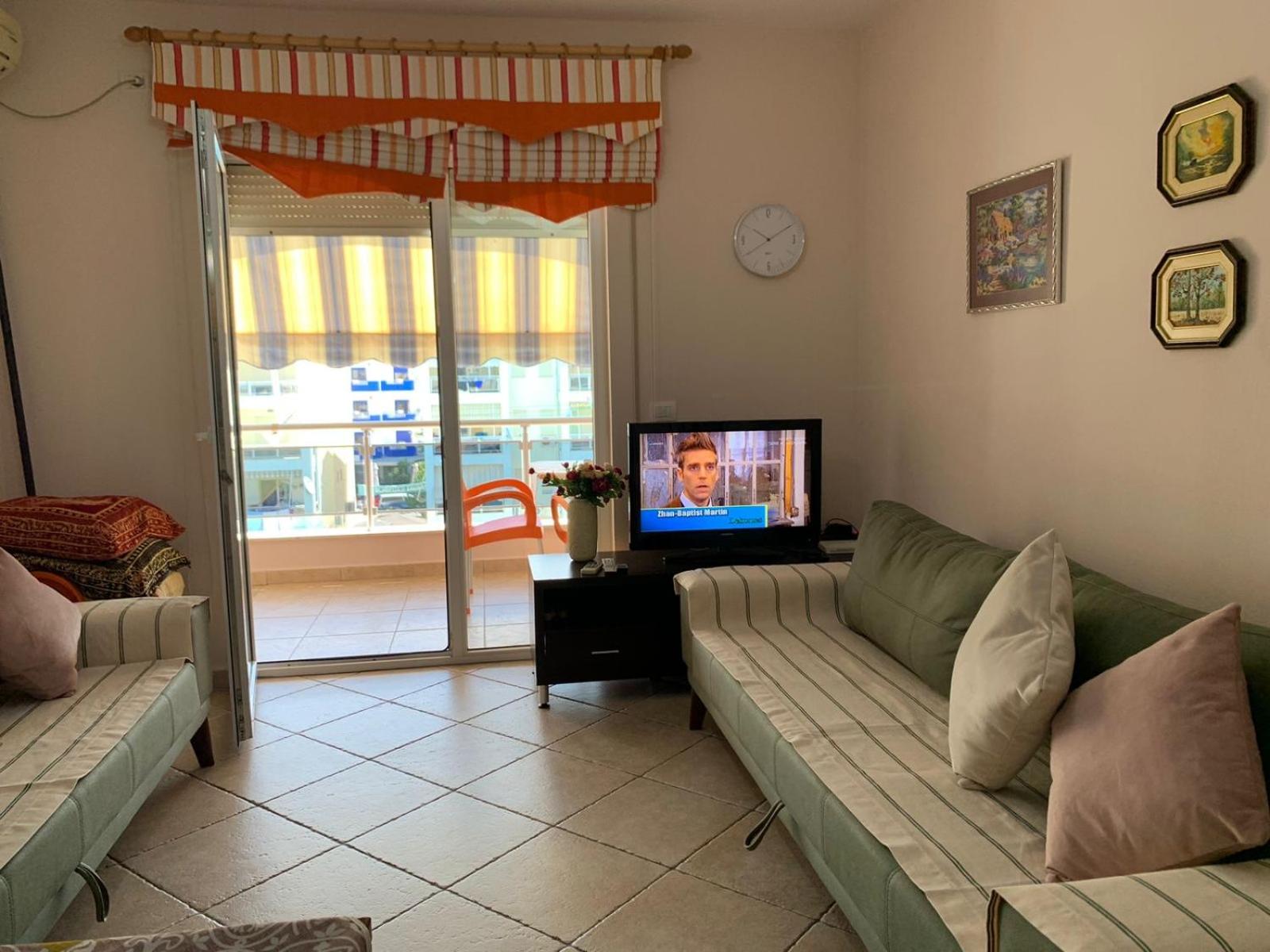 Arbi's Pool View Apartment