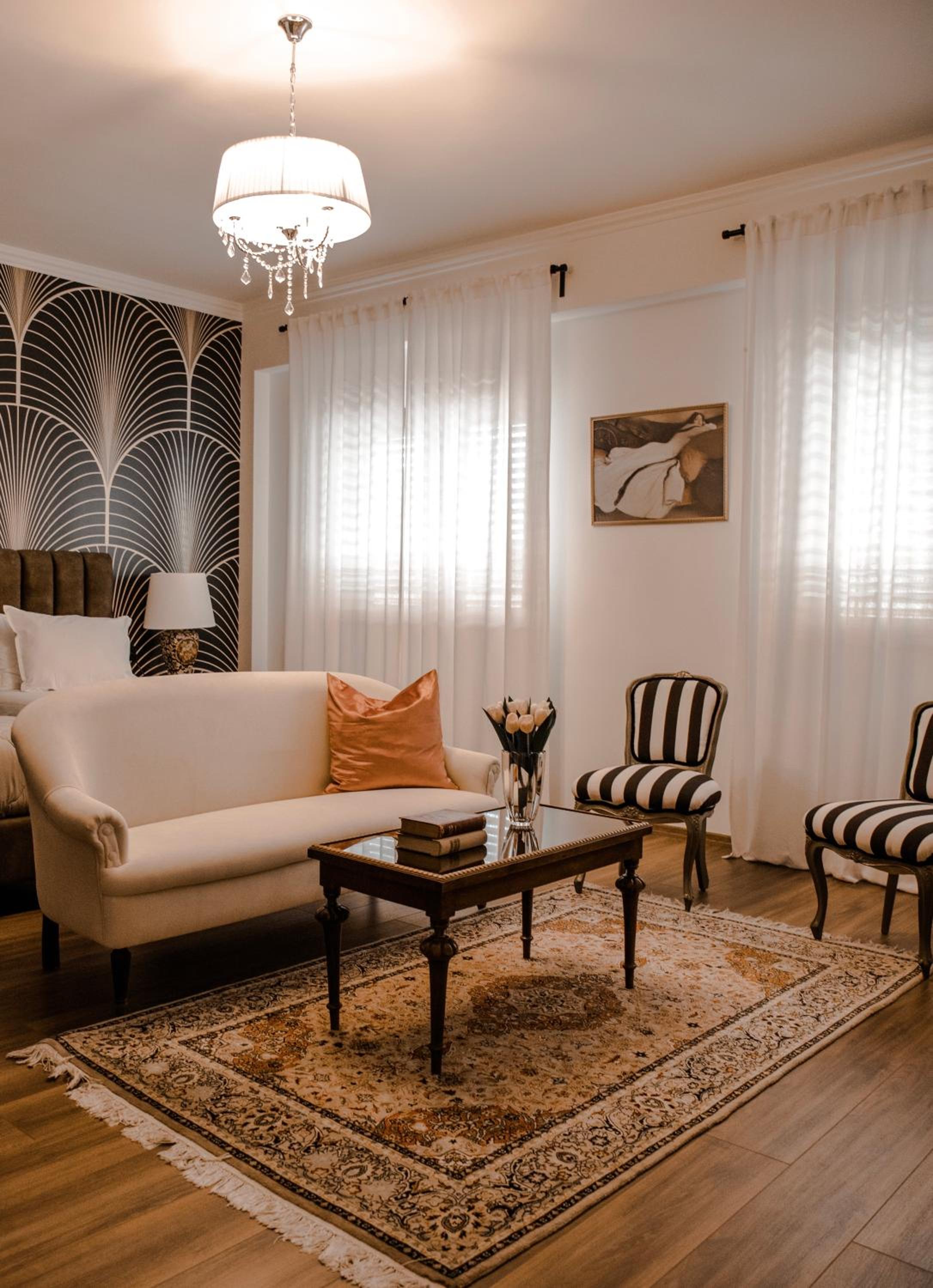 NOVI's Luxury Apartment 2