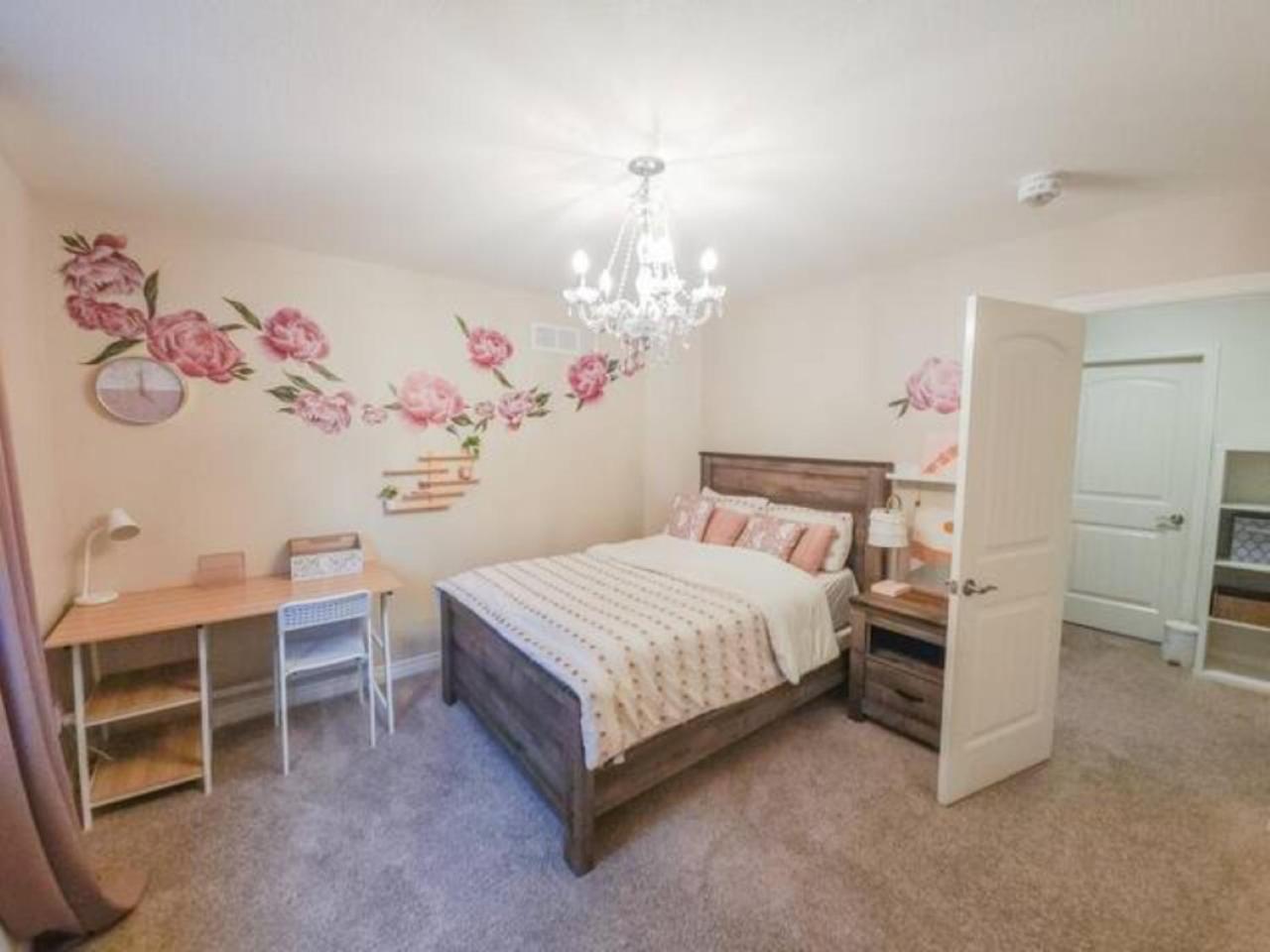 Inspired Stay close to Niagara *4B & 2King Beds*