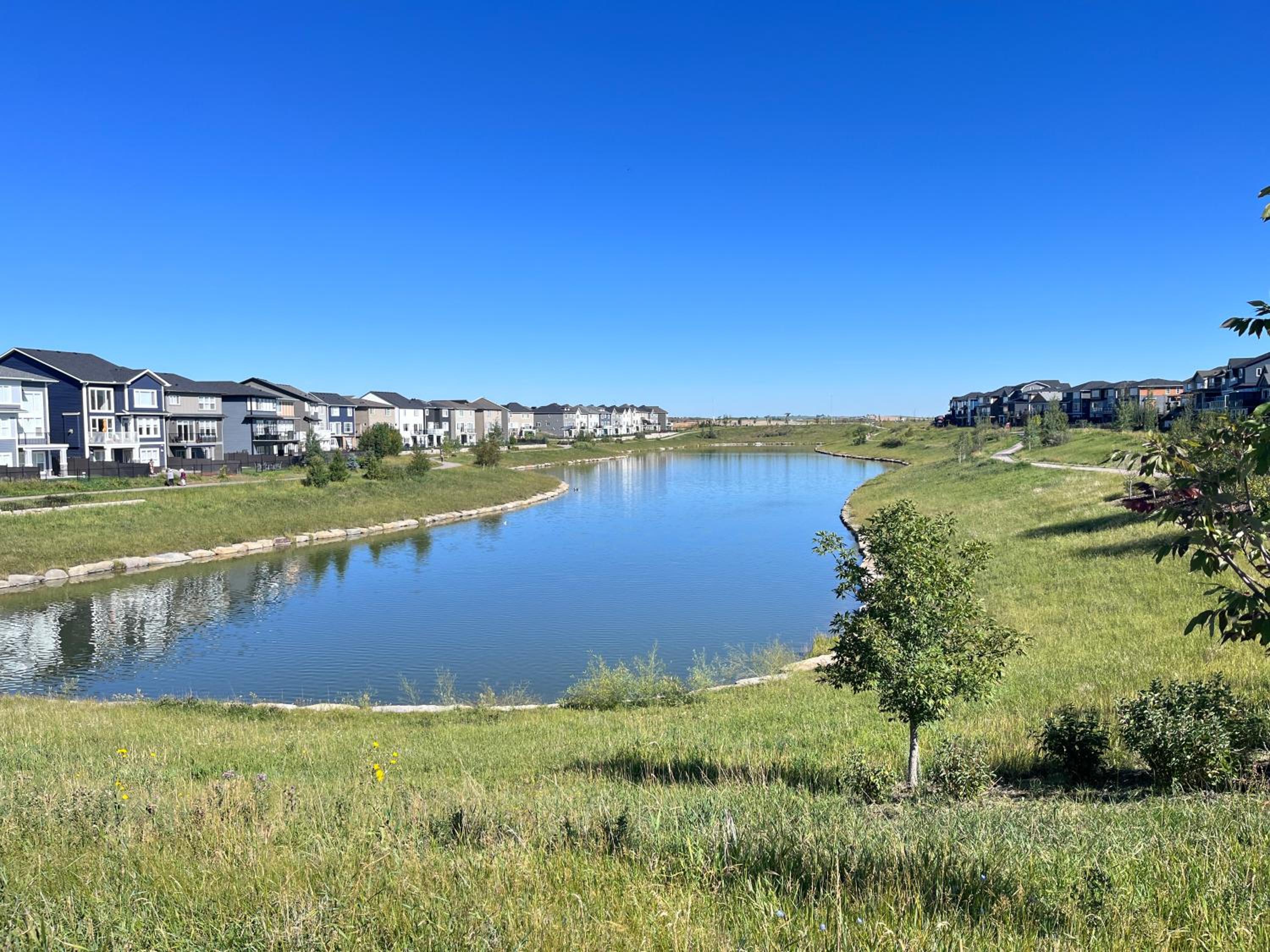 Private Entire Townhouse Retreat Close to Lake