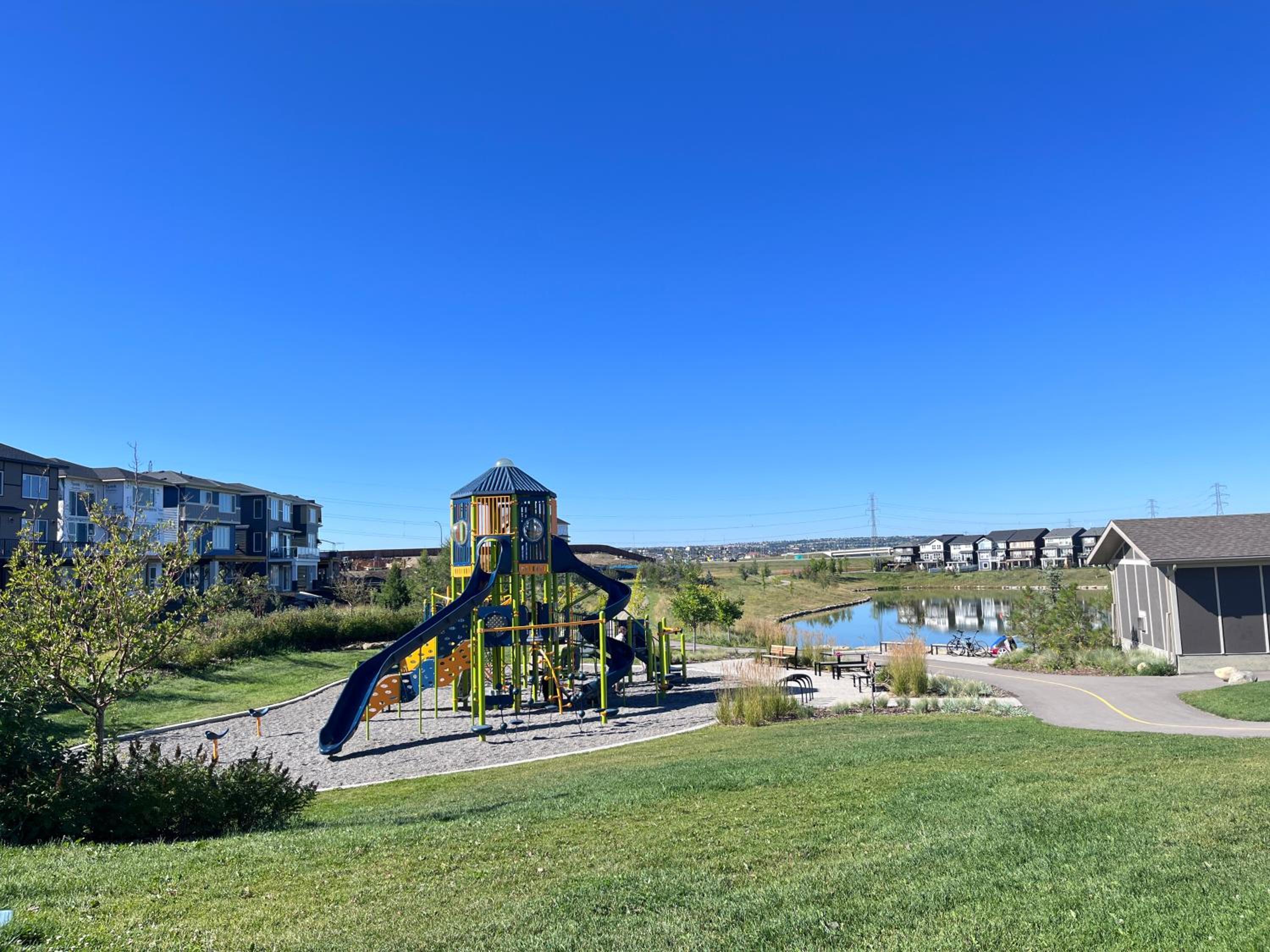 Private Entire Townhouse Retreat Close to Lake