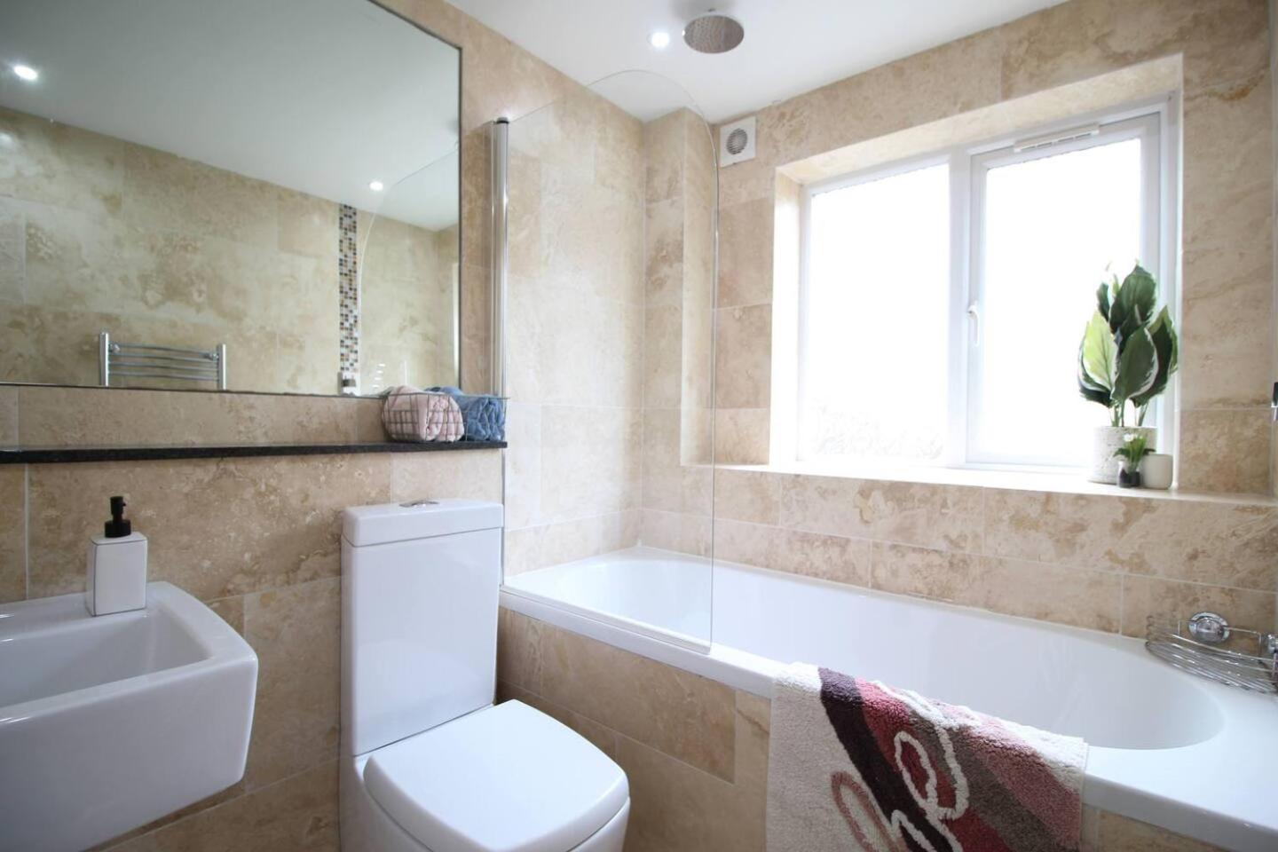 Windermere Lake view Hideaway Pet friendly nearby Lake parking golf nearby walkers welcome view 4