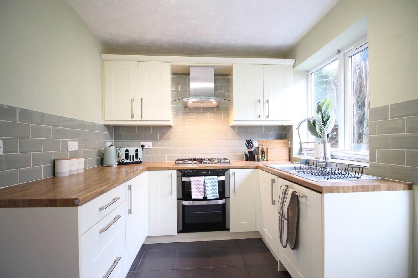 Windermere Lake view Hideaway Pet friendly nearby Lake parking golf nearby walkers welcome view 3