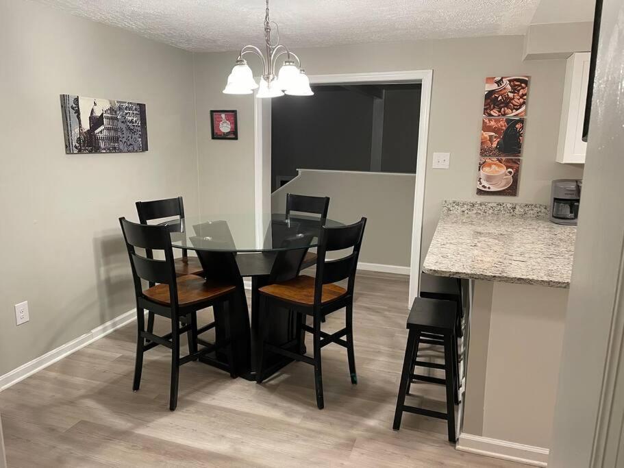 Spacious 3 Bedroom Home in Martinsburg WV. view 4