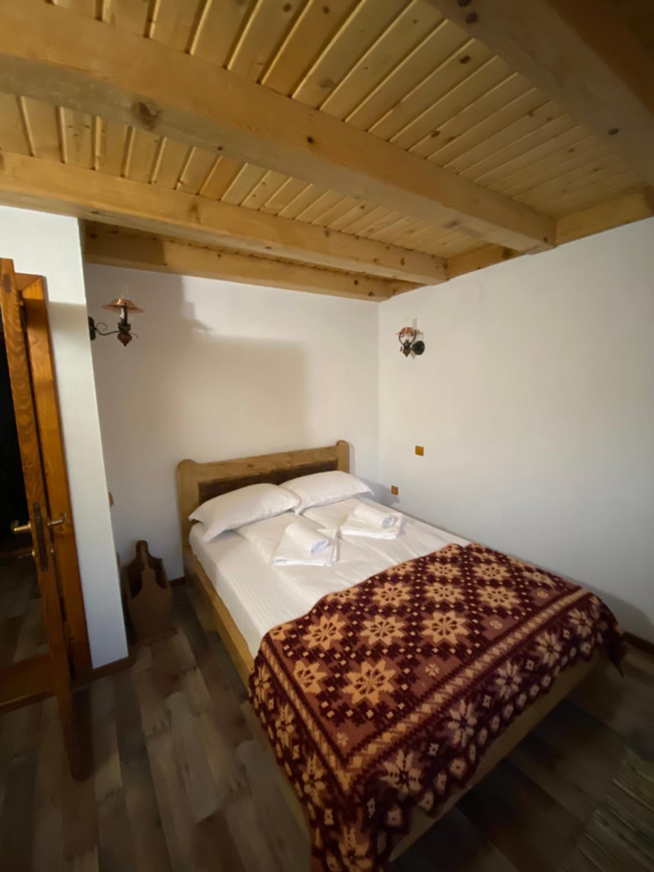 Casa cu șindrilă, photo 11