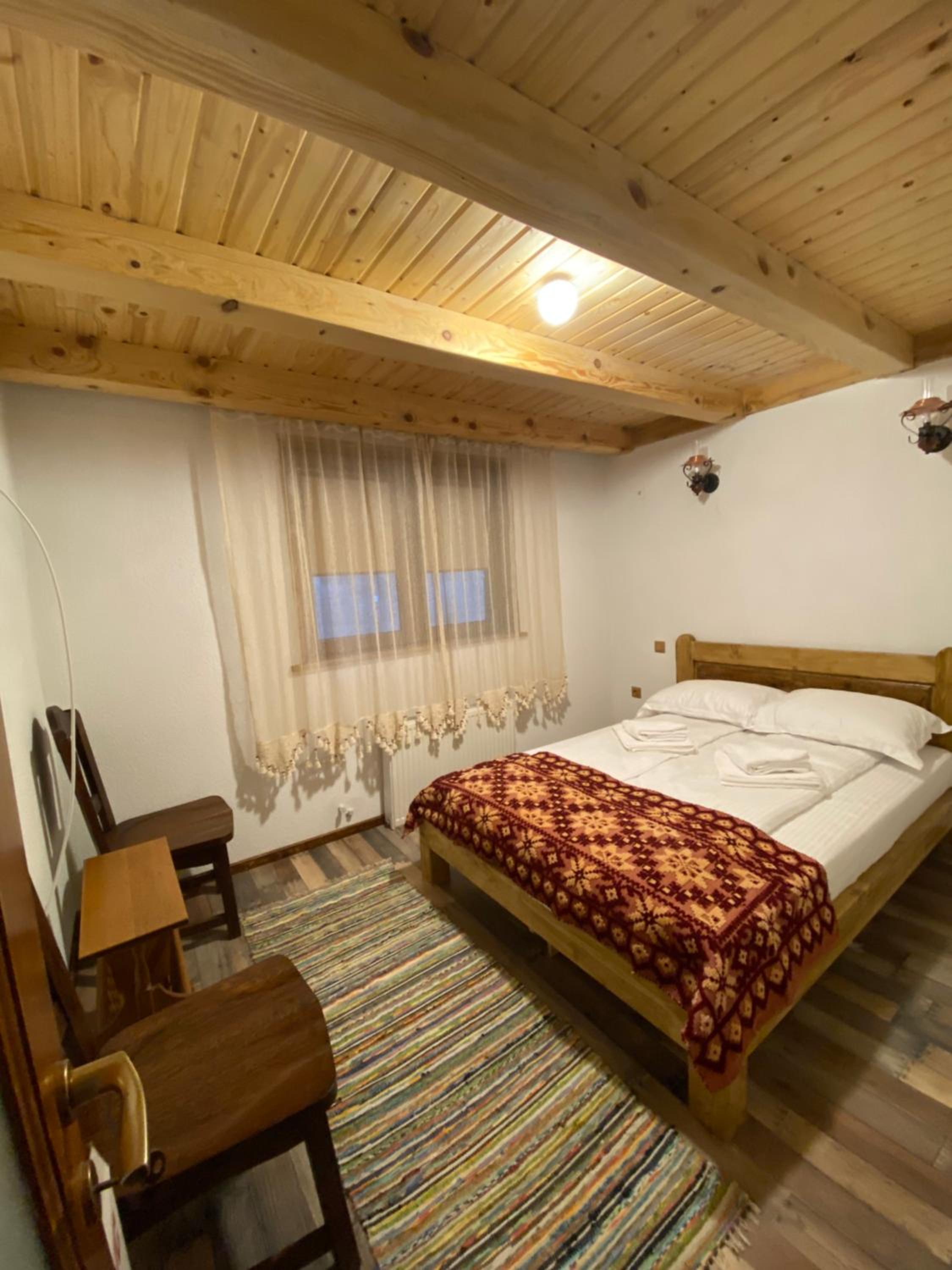 Casa cu șindrilă, photo 56