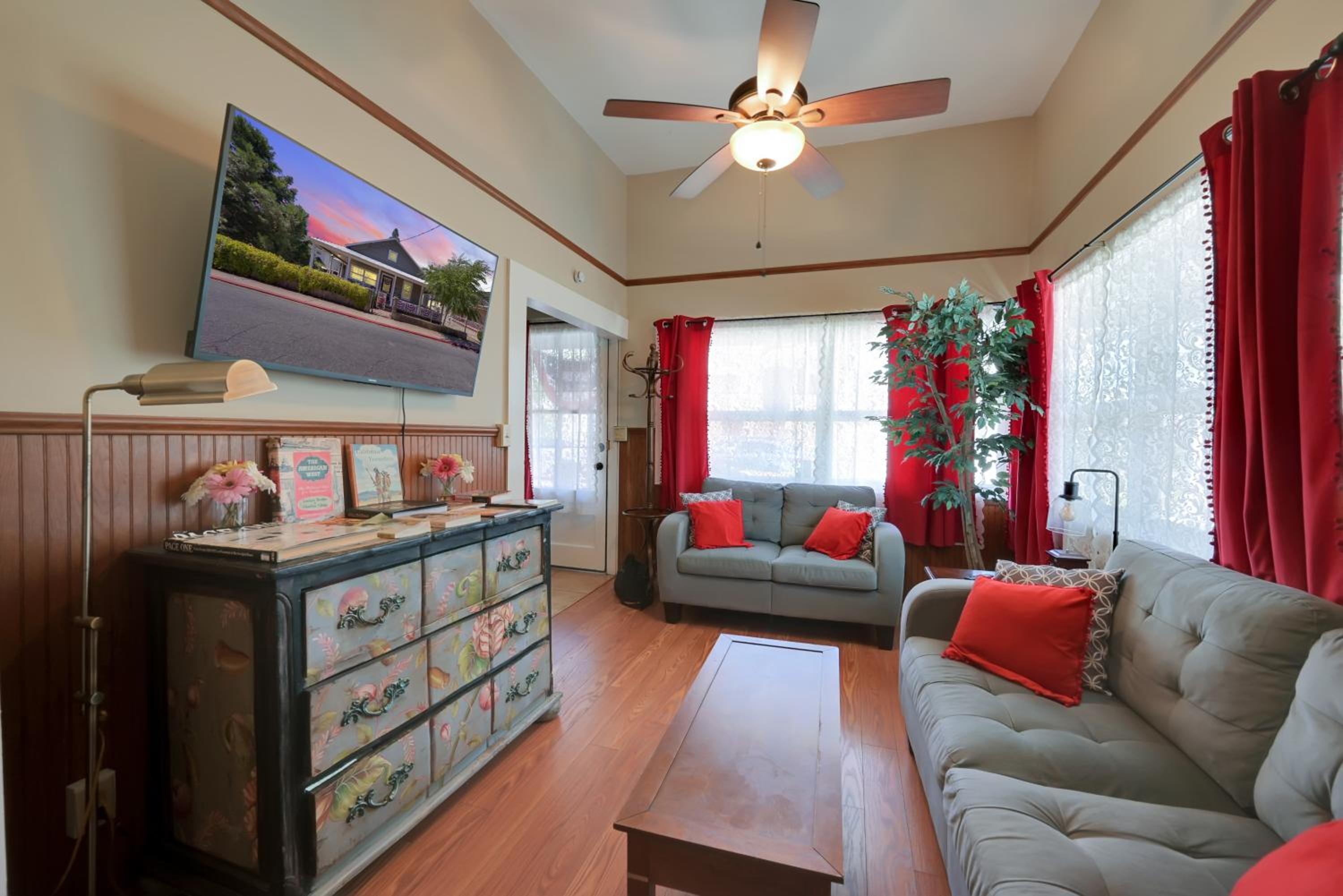 Spacious Downtown Jackson Retreat- Historic Hangout view 4