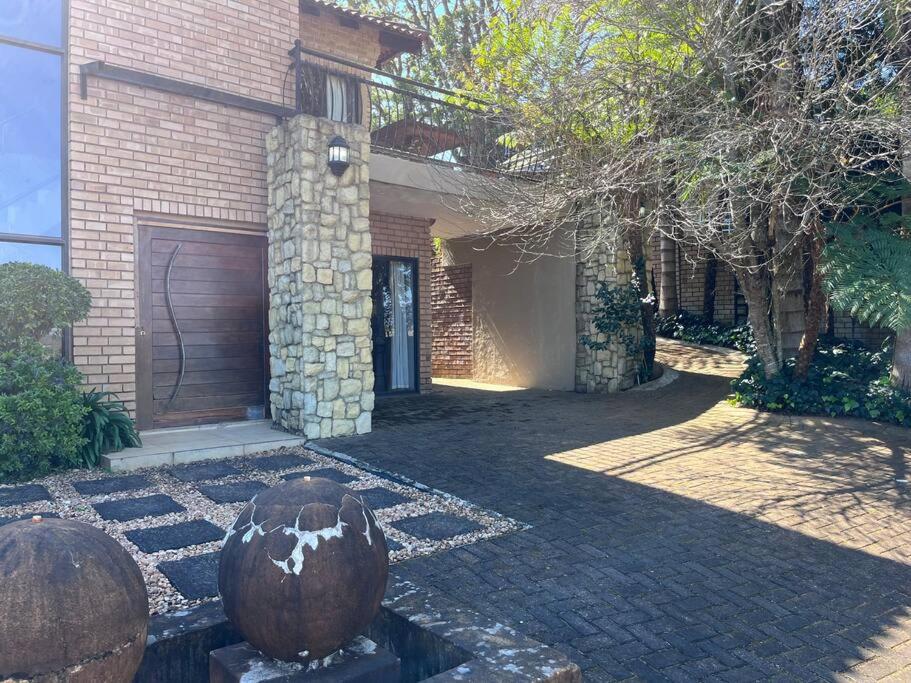 Lake house retreat - main view