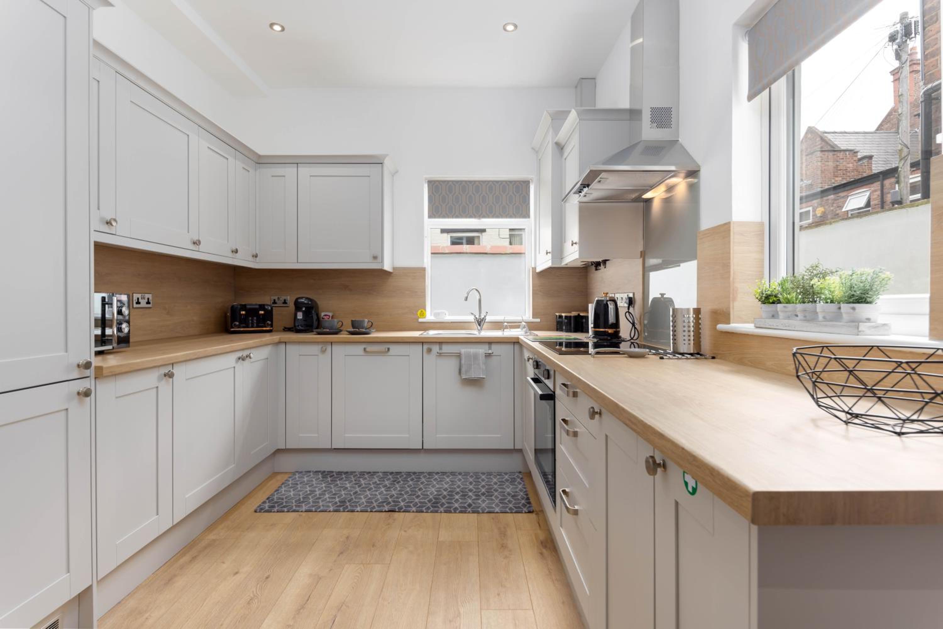 Modern & Stylish Home at the corner of famous Penny Lane in Liverpool view 5