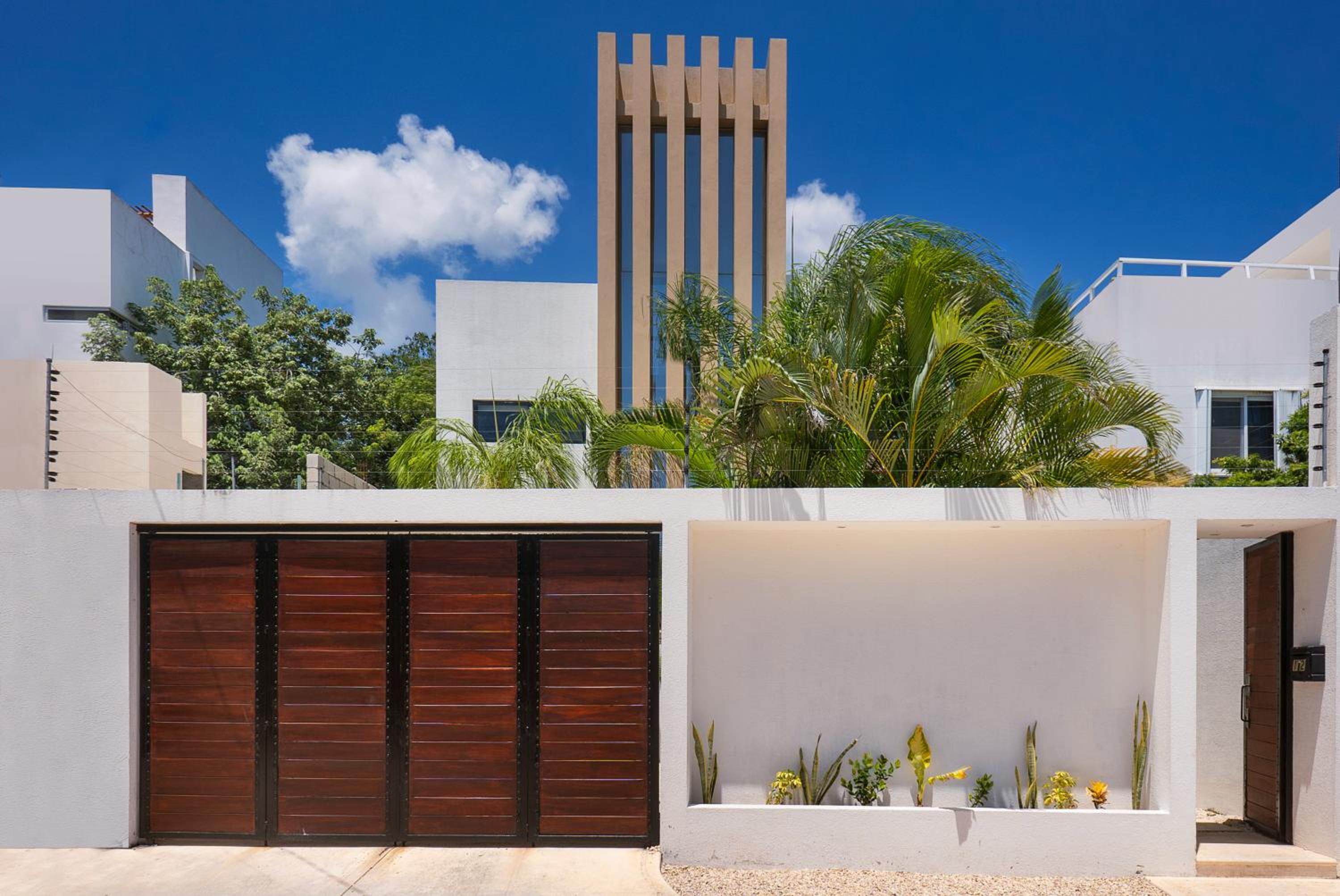 Wonderful Tropical Home 3BR, Garden, Private Pool.