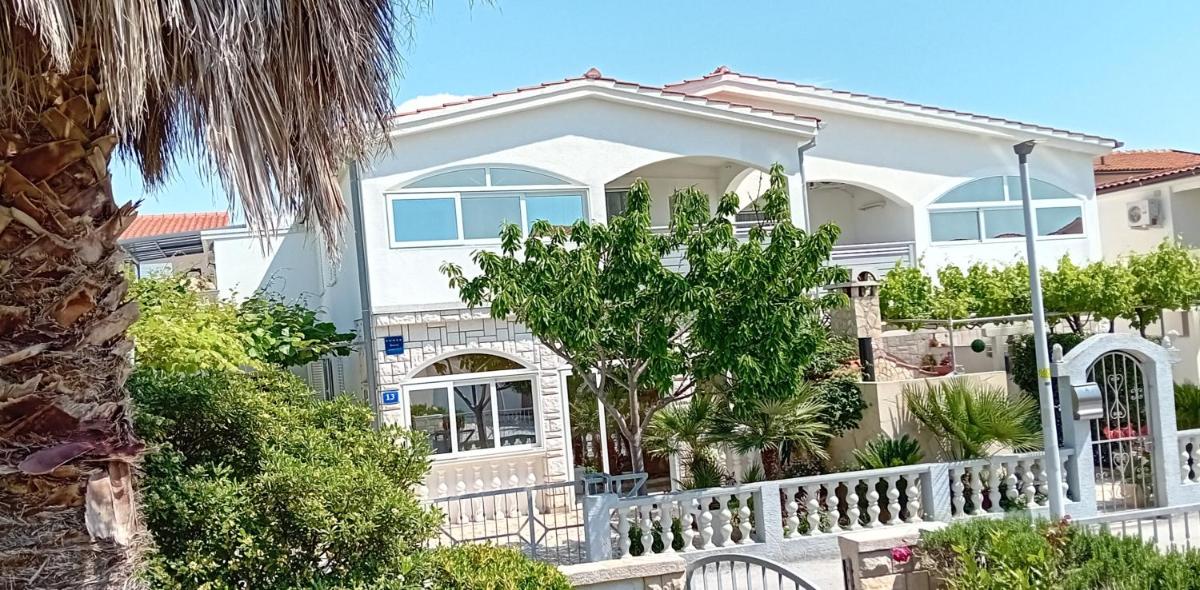 Hotel Apatmani Peternel - Image 1