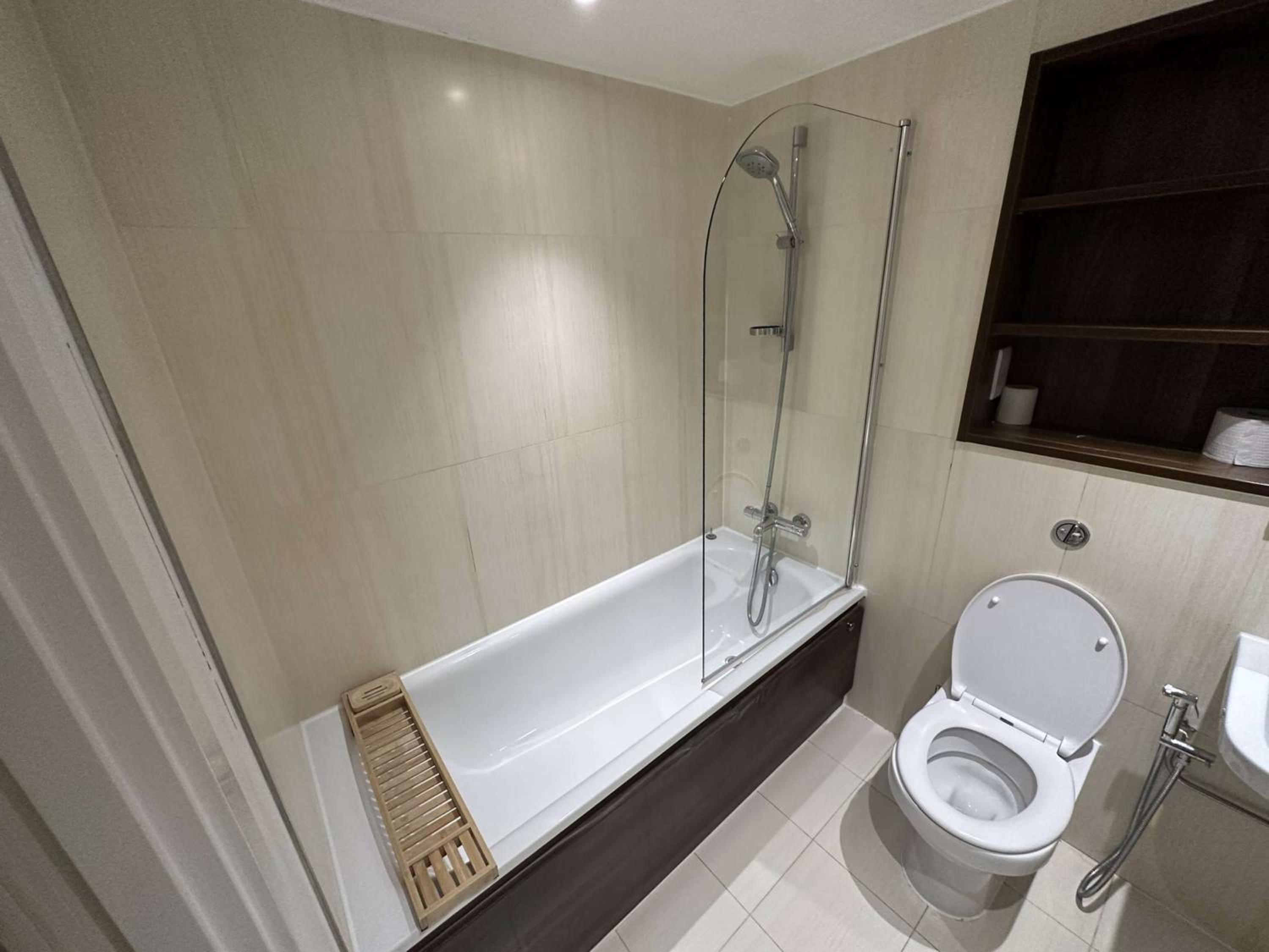 Tidy west London getaway — bathroom