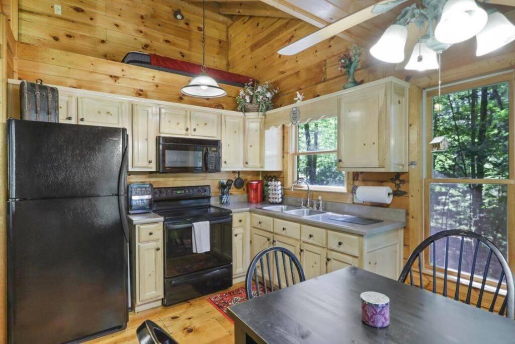 Open Studio Lodge at Little Rock Creek view 2