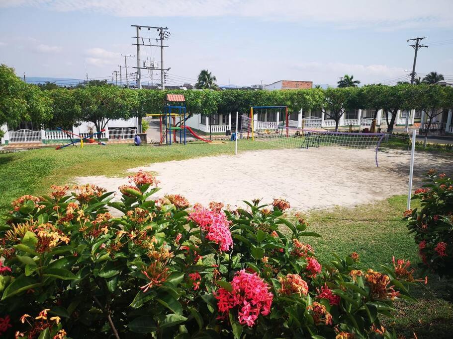 Hermosa y cómoda casa en conjunto con piscina en Girardot