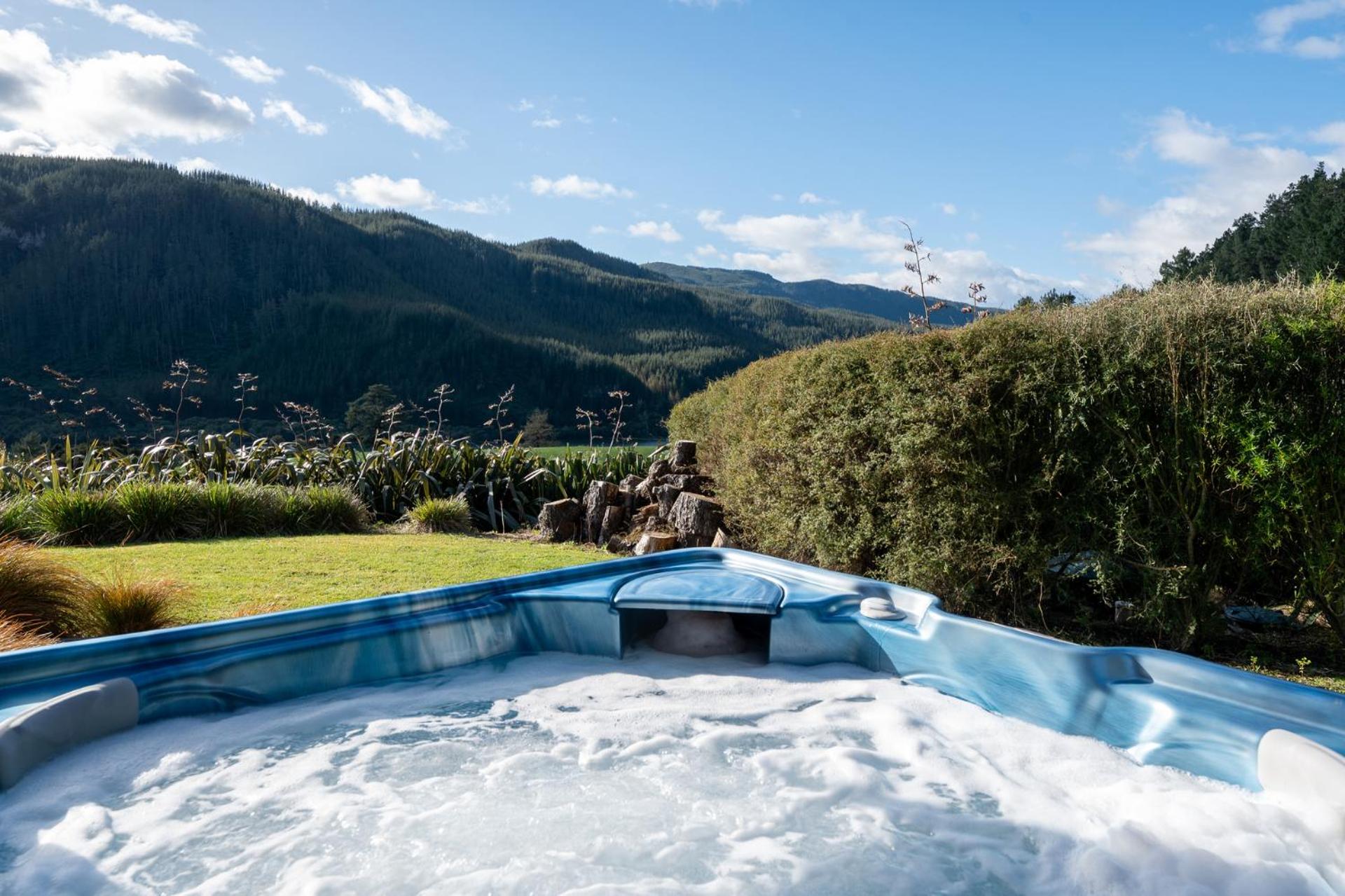 Lakehouse Retreat - Whakamaru Holiday Home view 2