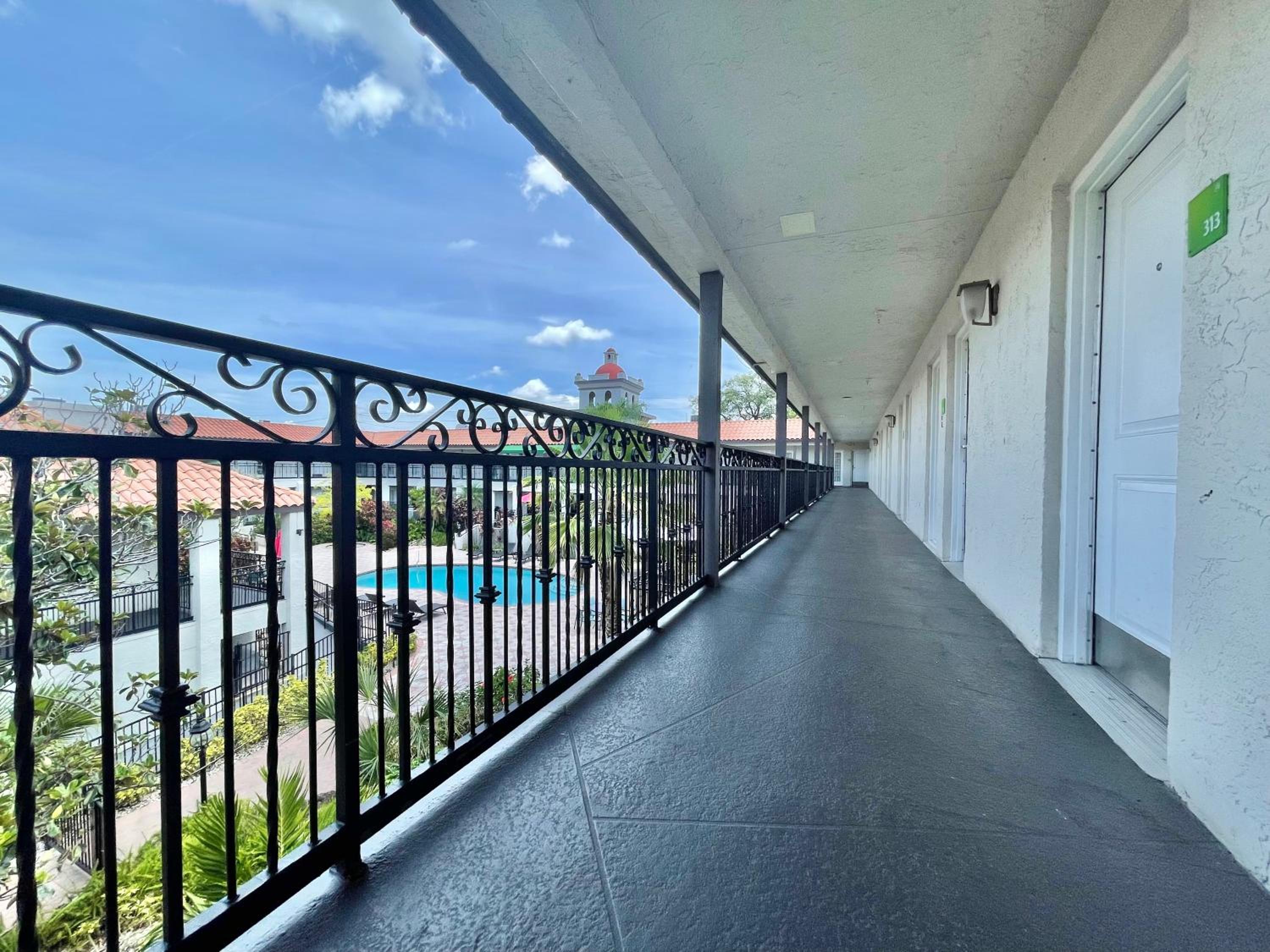 Red Roof Inn PLUS & Suites Tampa - Busch Gardens, Photo 42