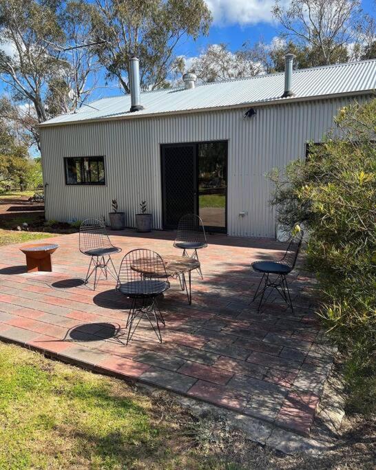Annie’s on Ti Tree-Country bush private hideaway.