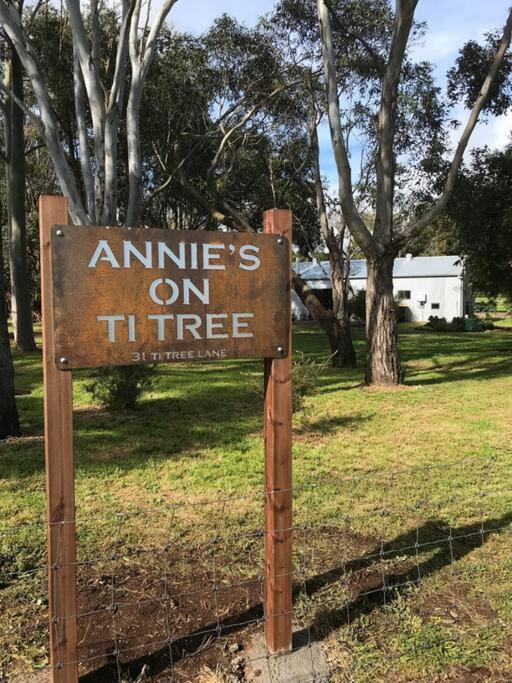 Annie’s on Ti Tree-Country bush private hideaway.