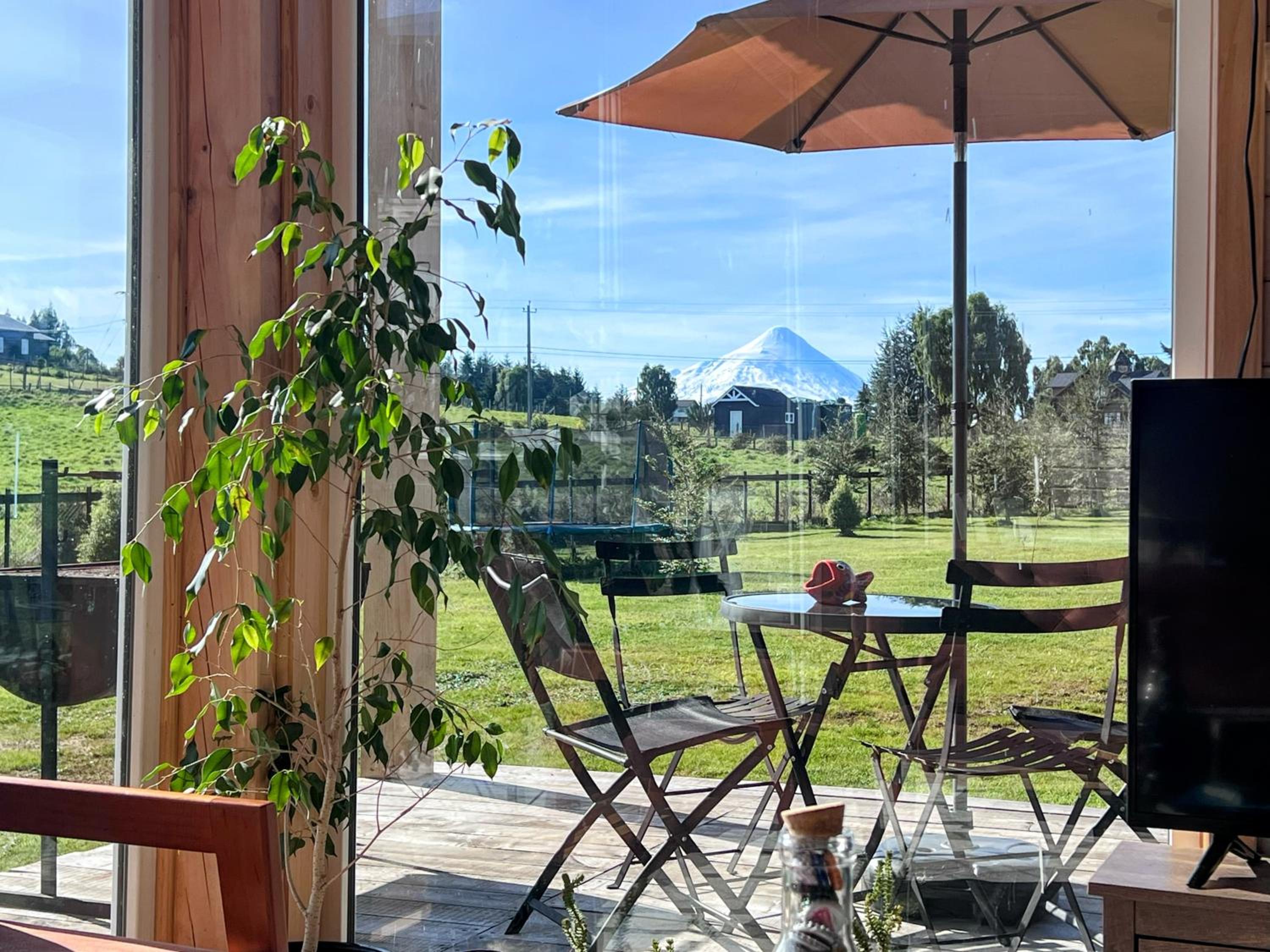 Cabaña Vista Volcanes con acceso al rio y lago