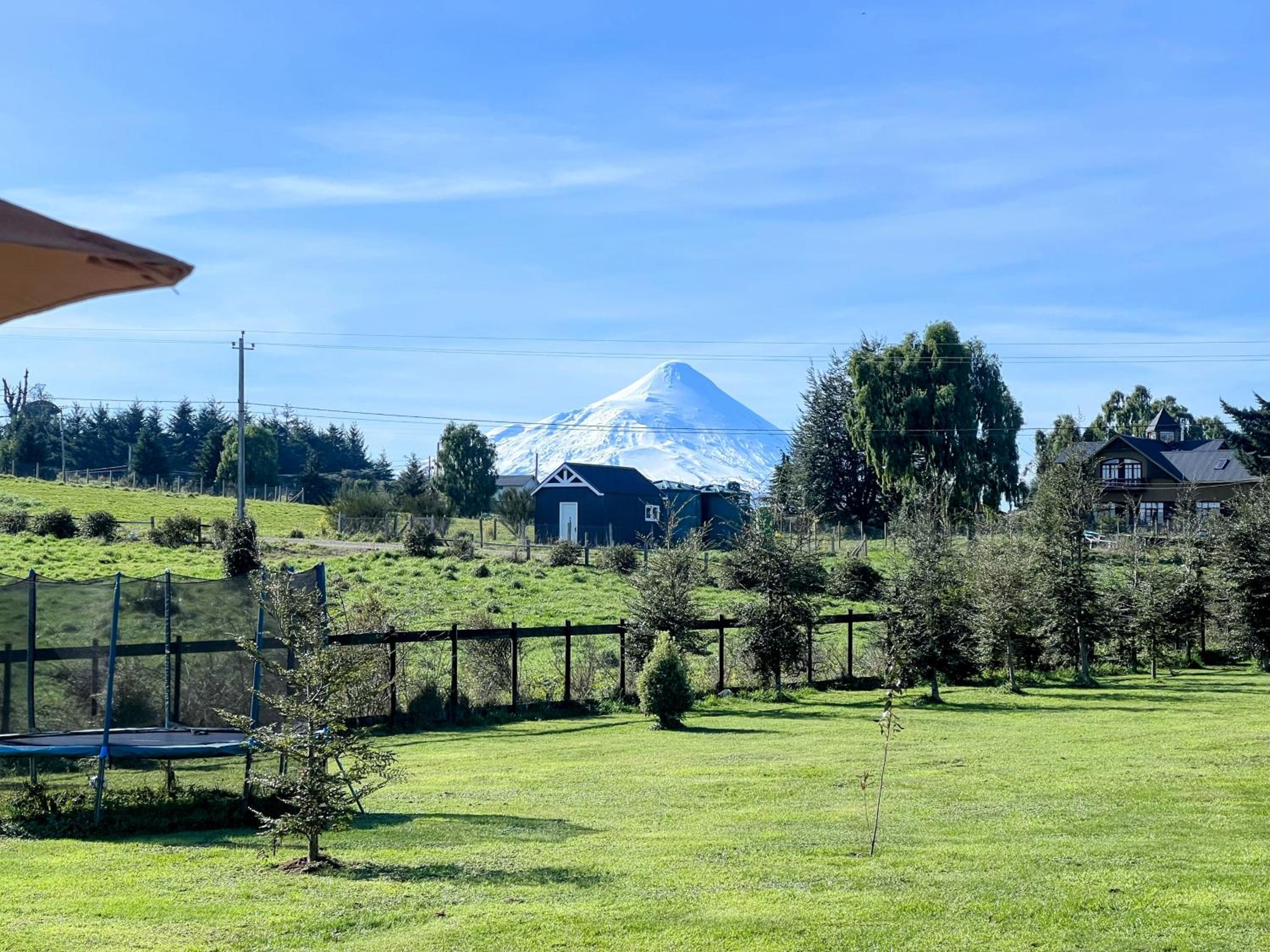 Cabaña Vista Volcanes con acceso al rio y lago