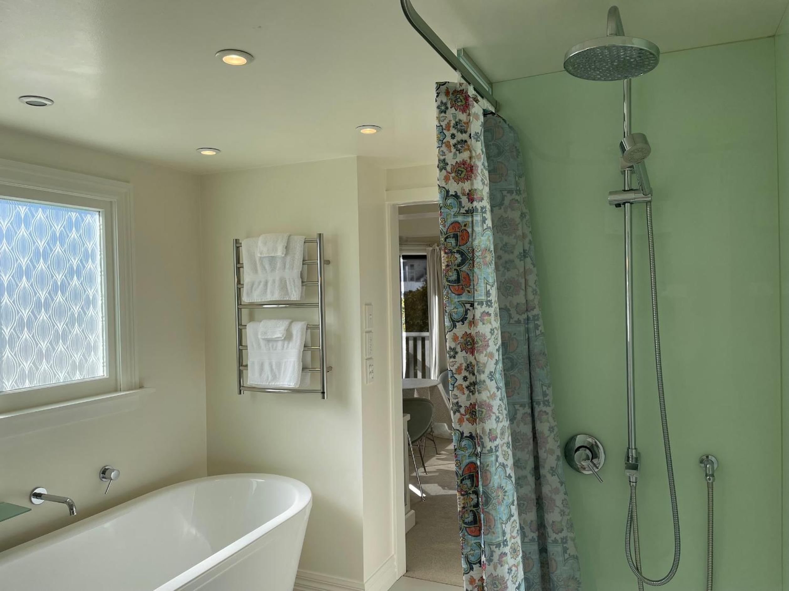 Incredible Views! Luxurious Studio & Outdoor Living