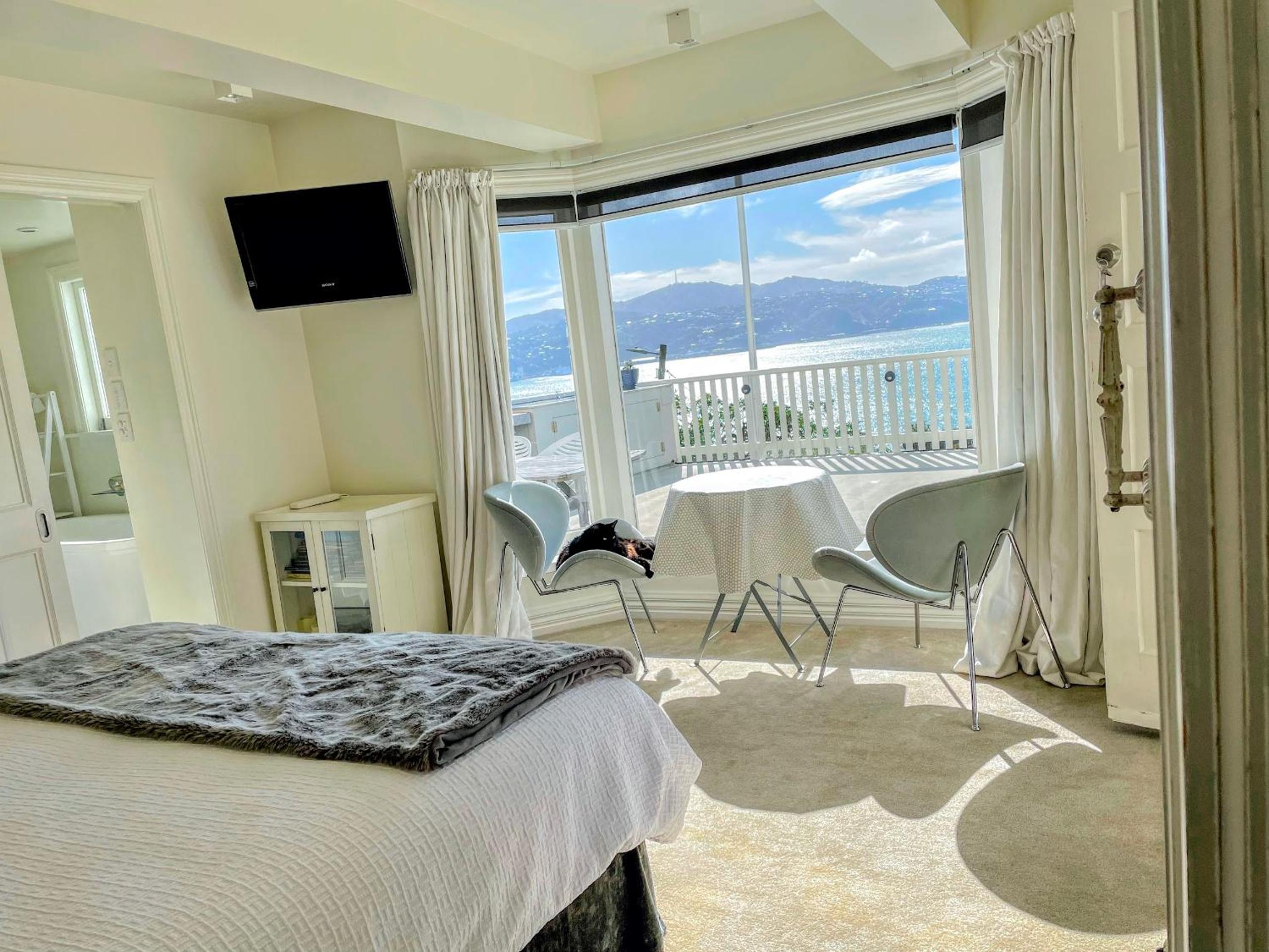 Incredible Views! Luxurious Studio & Outdoor Living