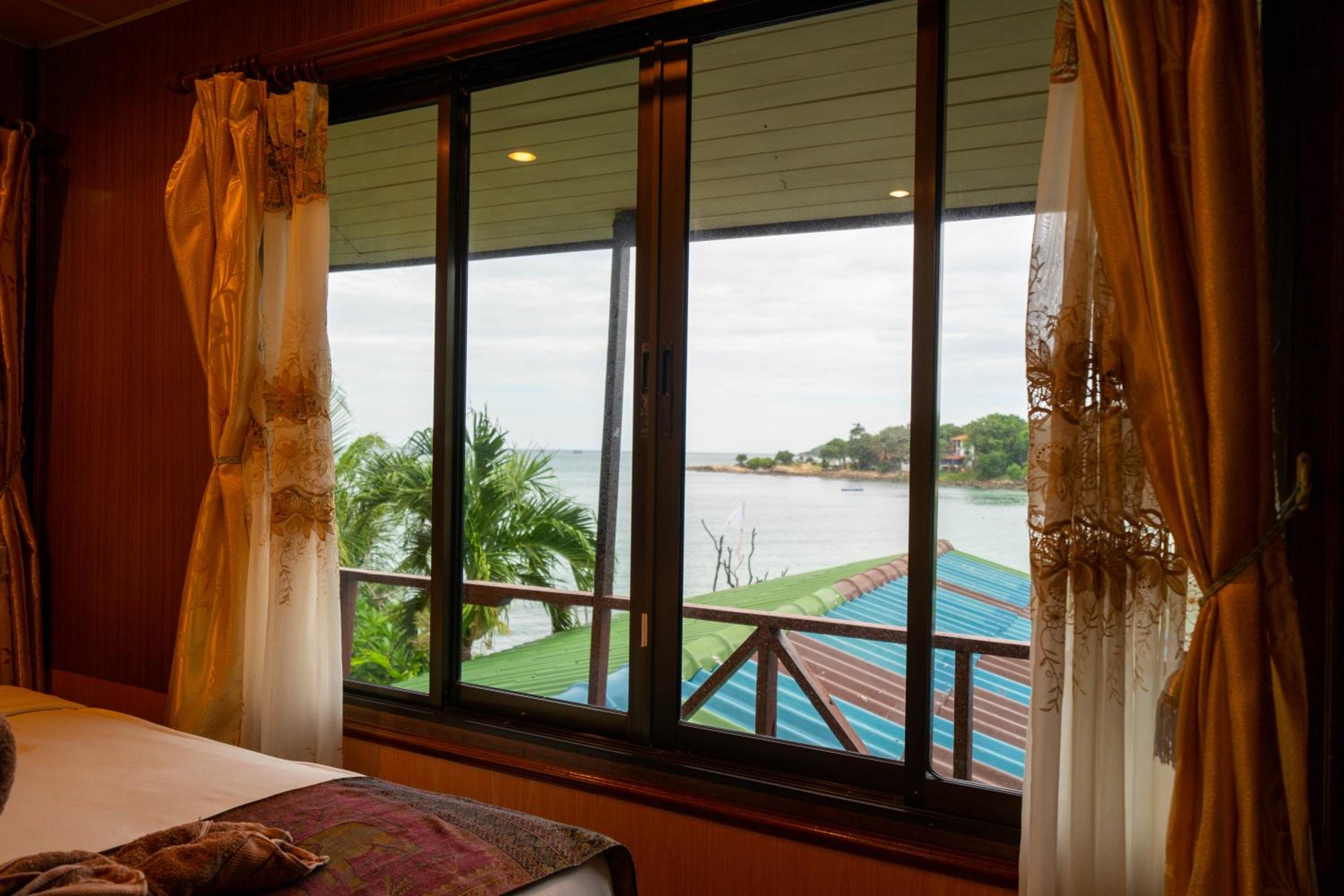 Tongta Phaview Resort