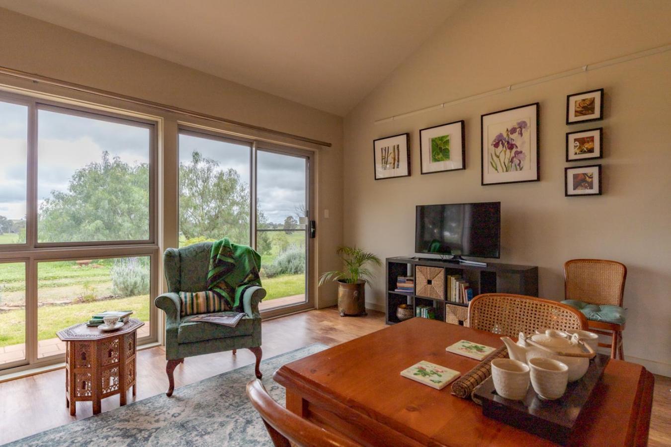 Meander Retreat - King Suite with rural views