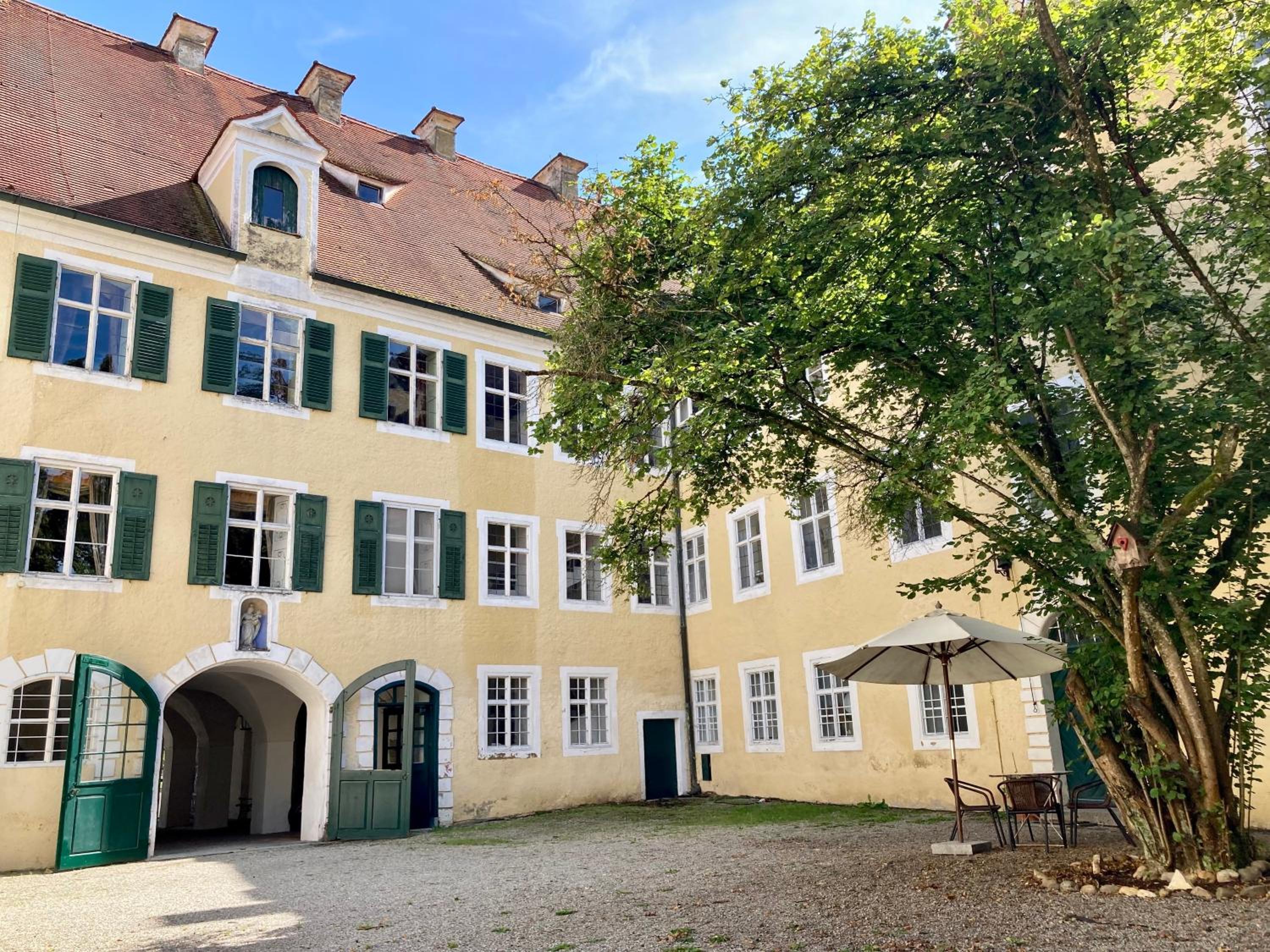 Wohnen im Wasserschloss Sandizell