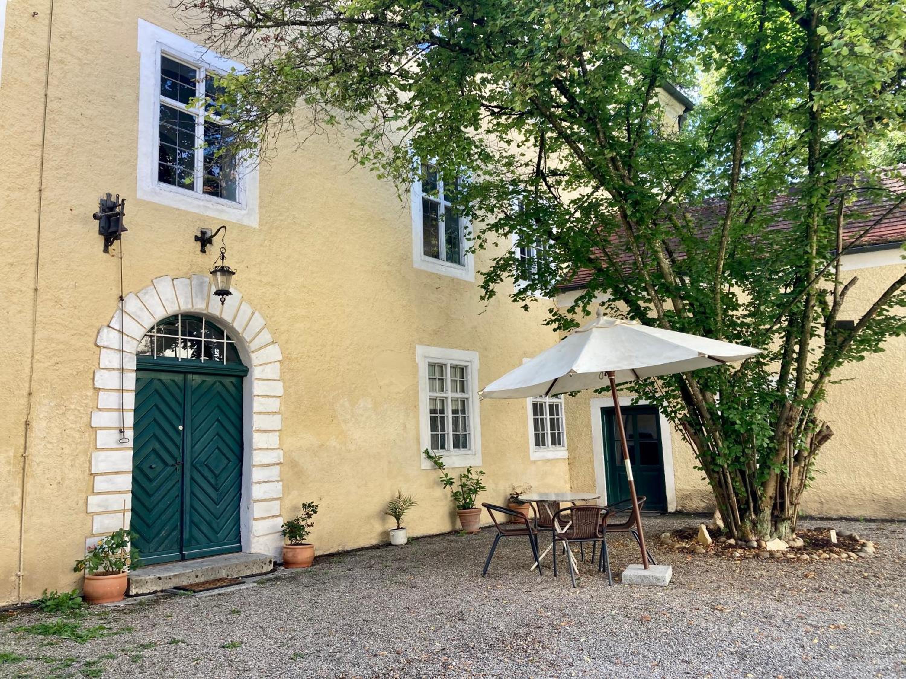 Wohnen im Wasserschloss Sandizell