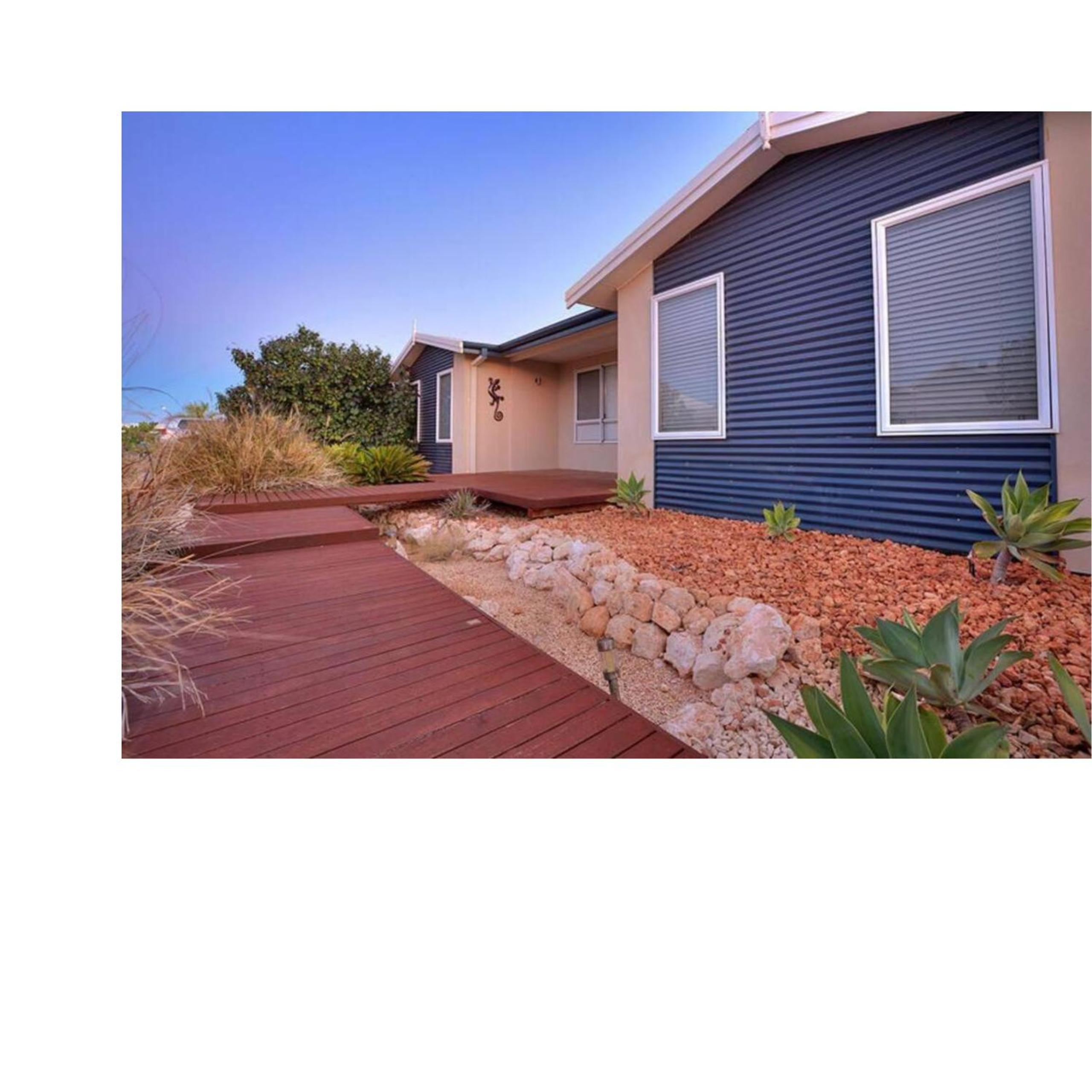 Gecko - On the Marina with Pool & Private Jetty