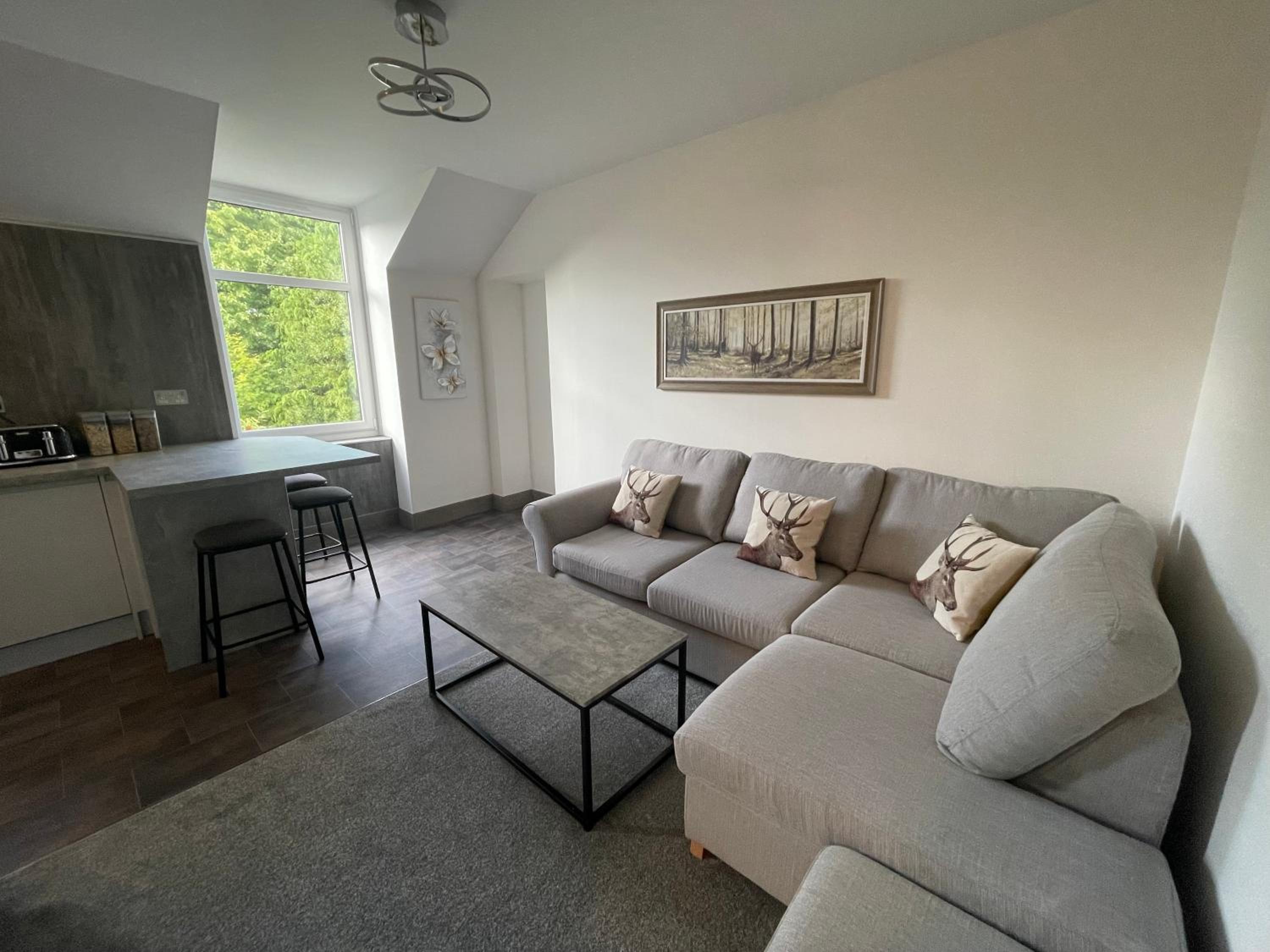 Crown àros beag, Ultra City Central 2 bedroom apartment with free parking onsite view 3