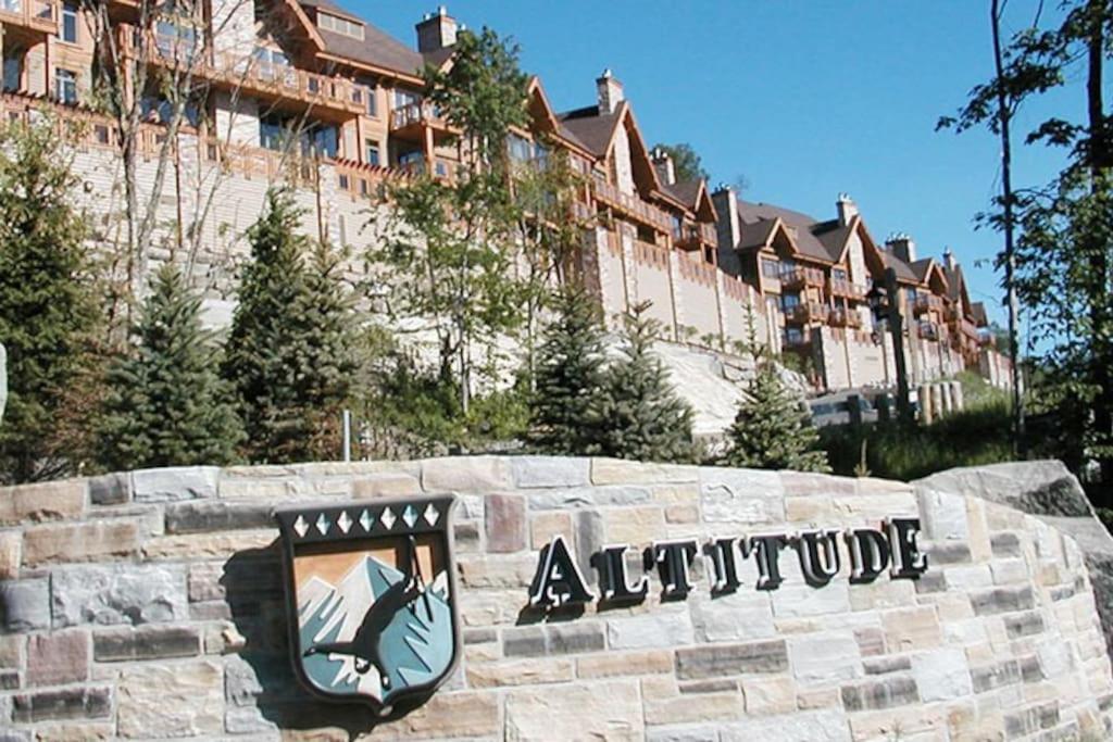 Luxurious Altitude Ski-in/Ski-out