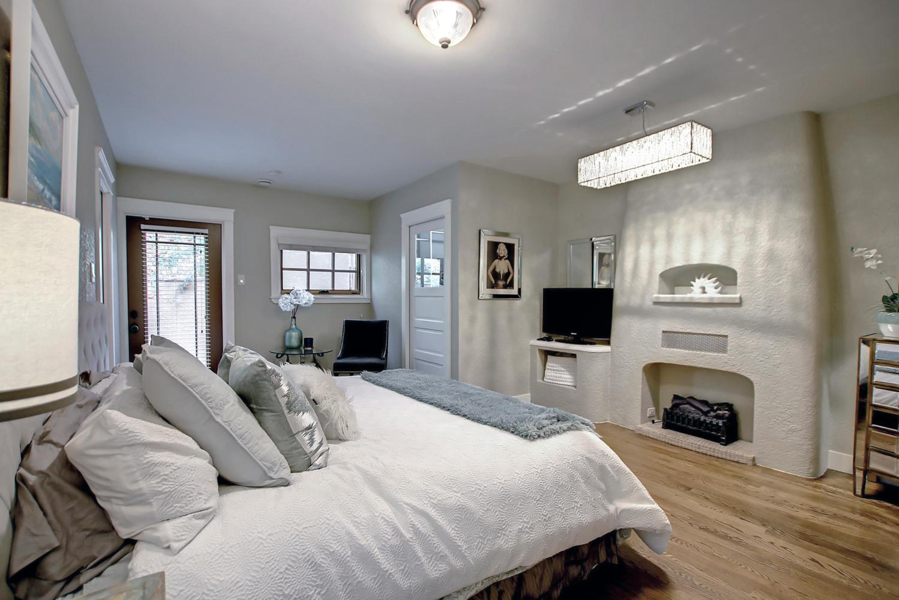 Stunning Historical Landmark in Elbow Park