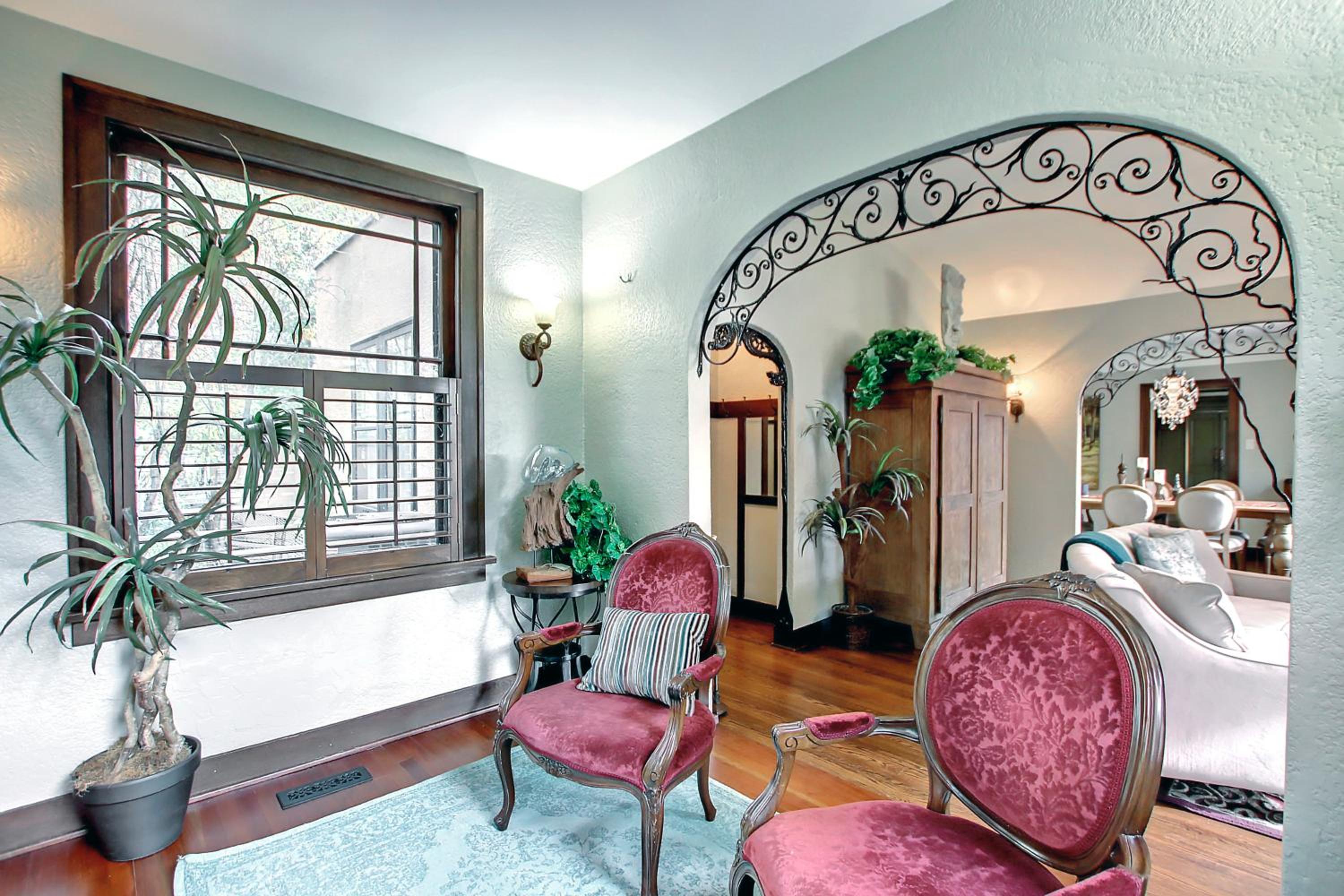 Stunning Historical Landmark in Elbow Park
