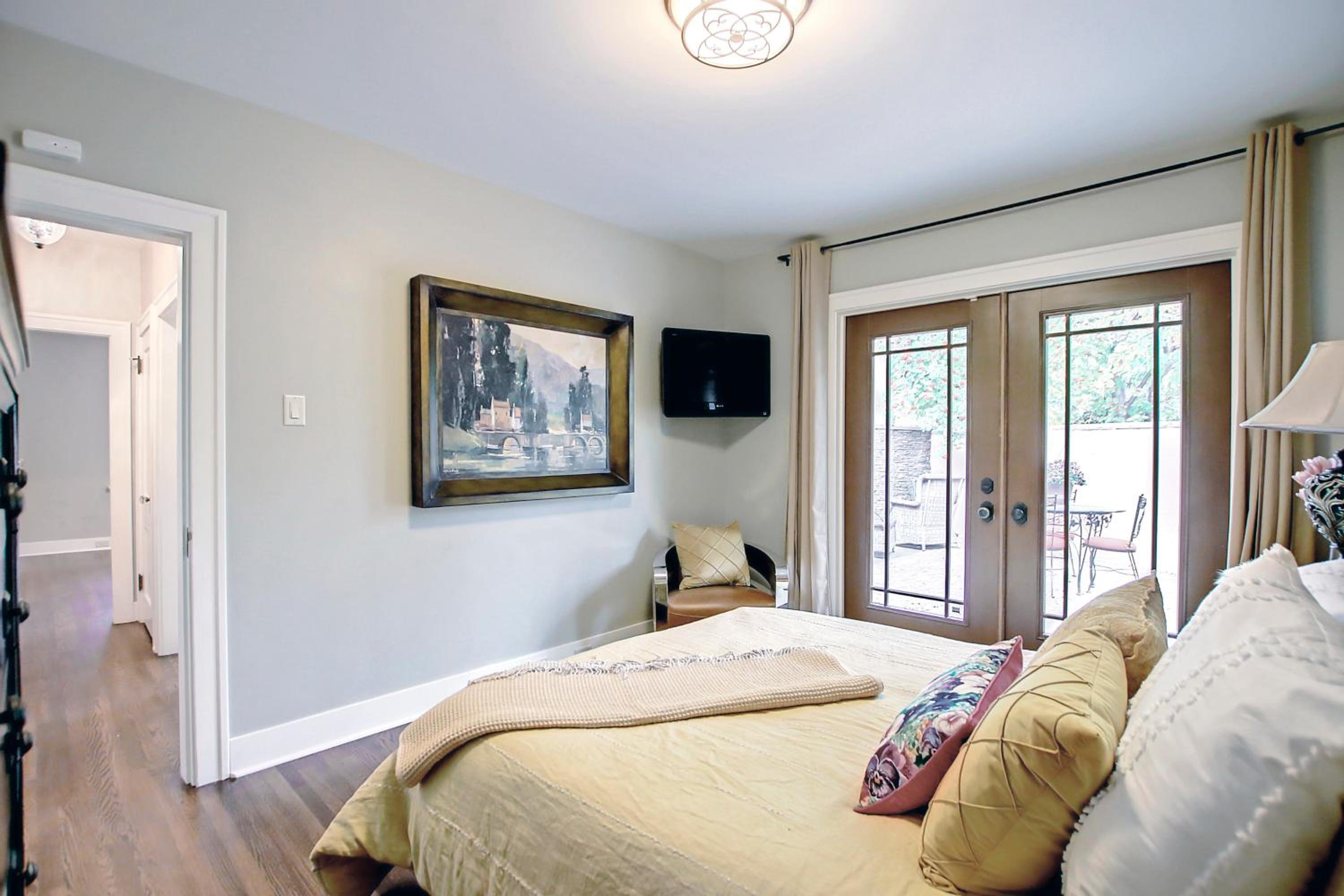 Stunning Historical Landmark in Elbow Park