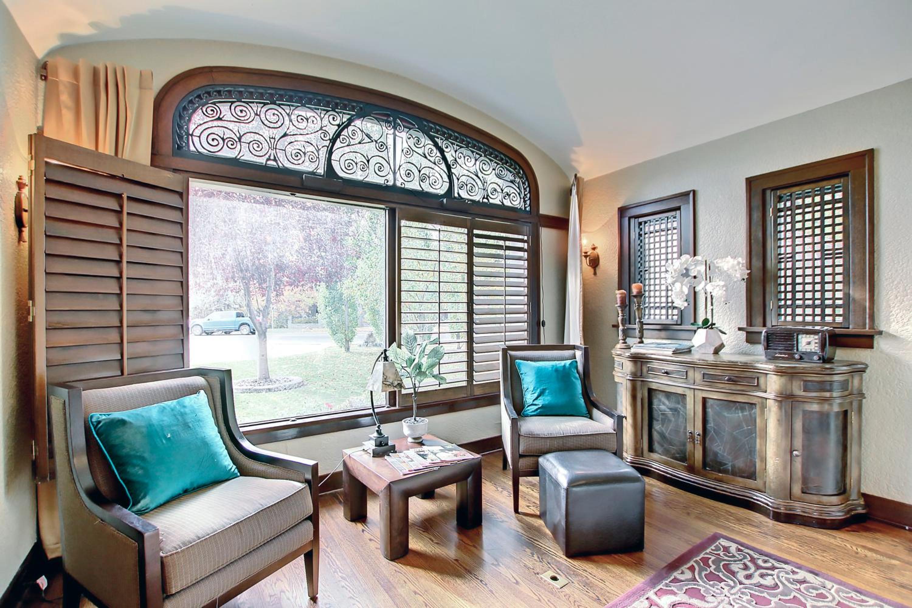 Stunning Historical Landmark in Elbow Park