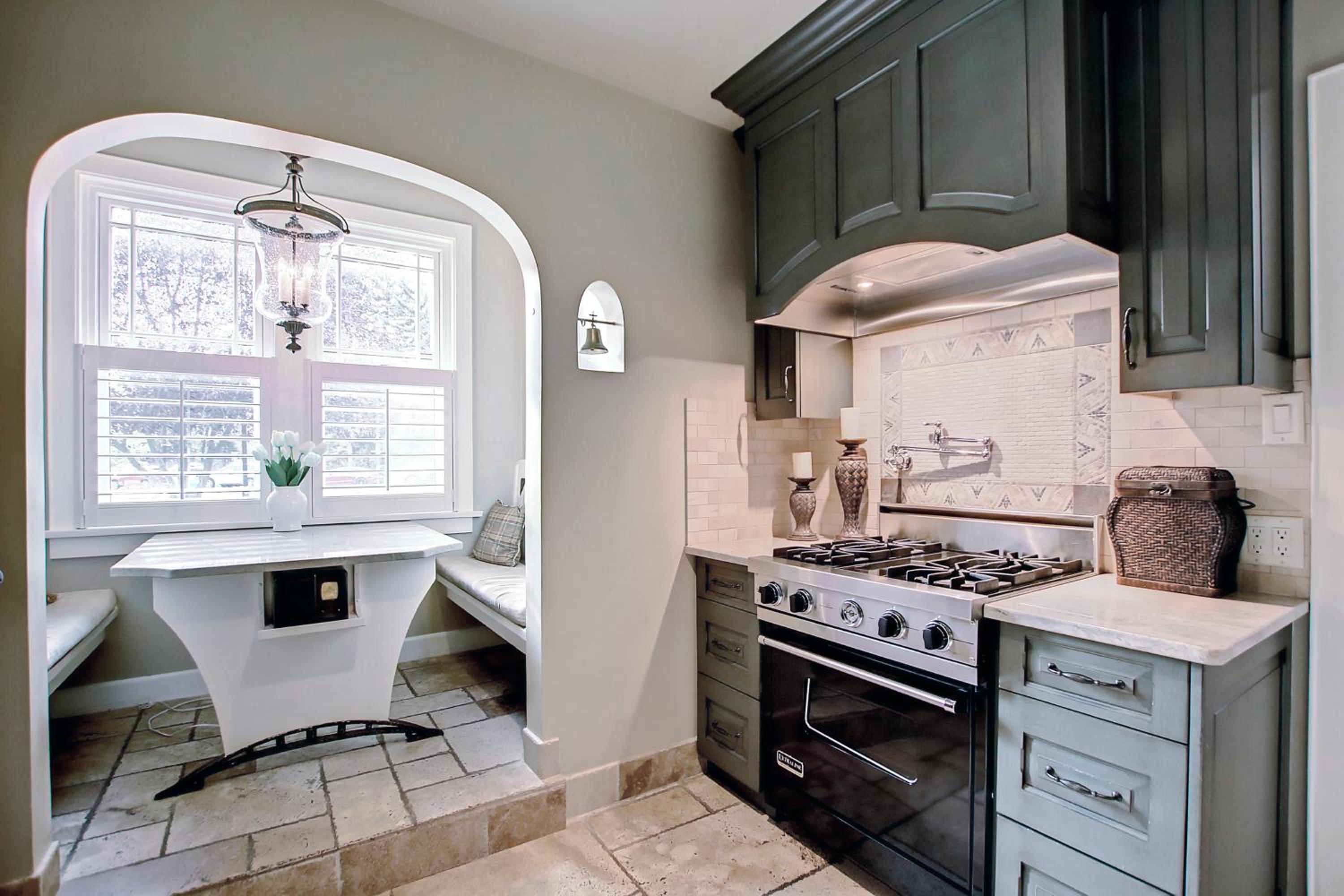 Stunning Historical Landmark in Elbow Park