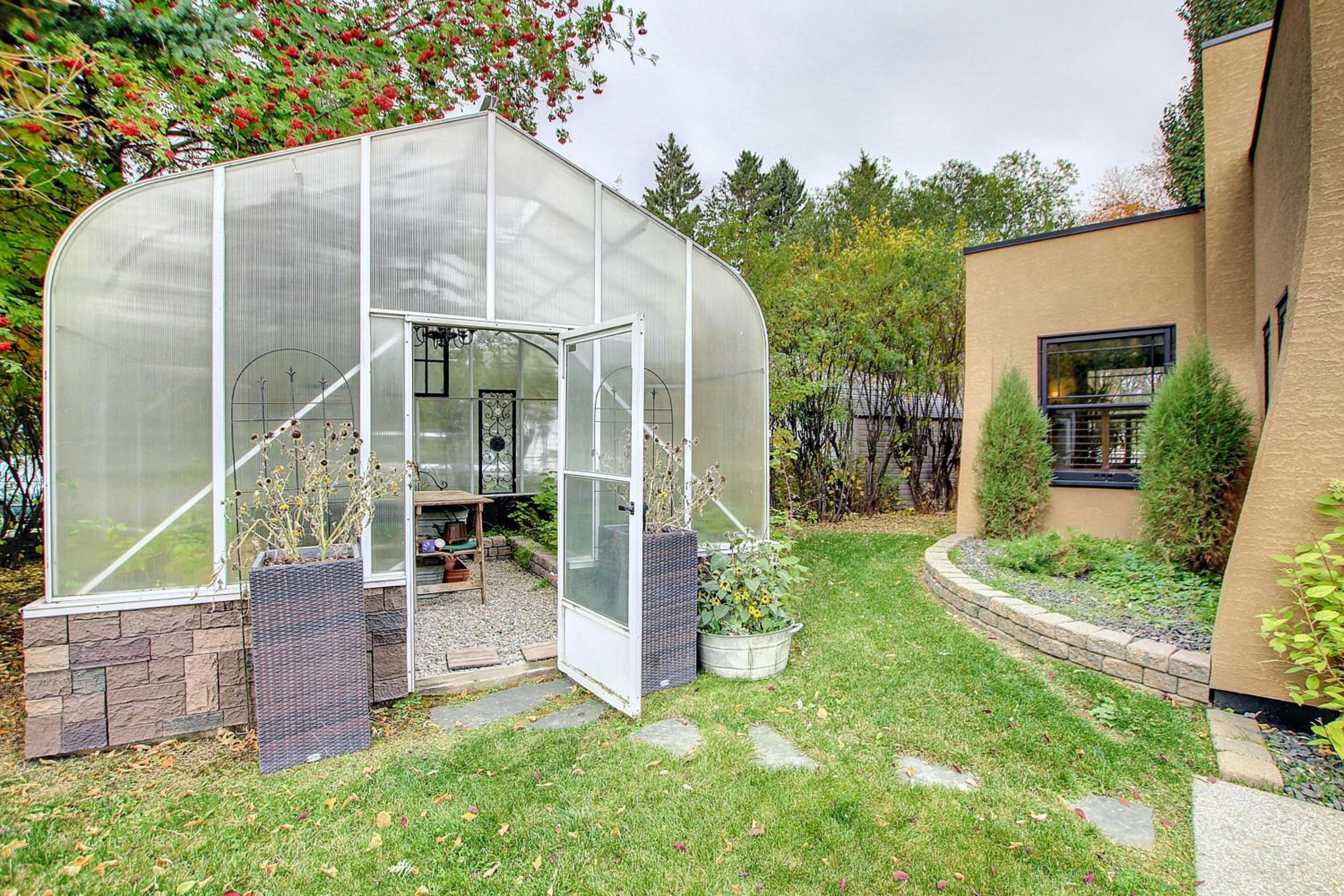 Stunning Historical Landmark in Elbow Park