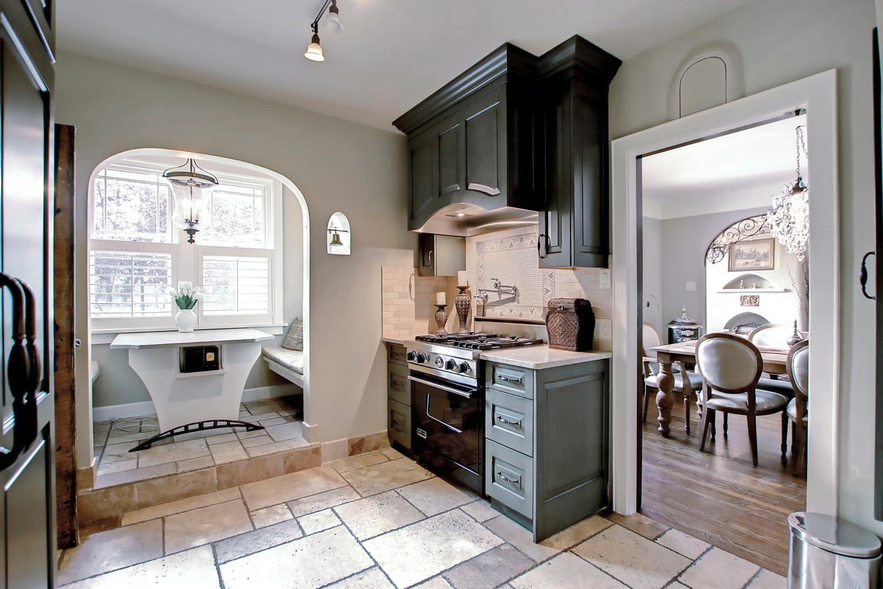 Stunning Historical Landmark in Elbow Park