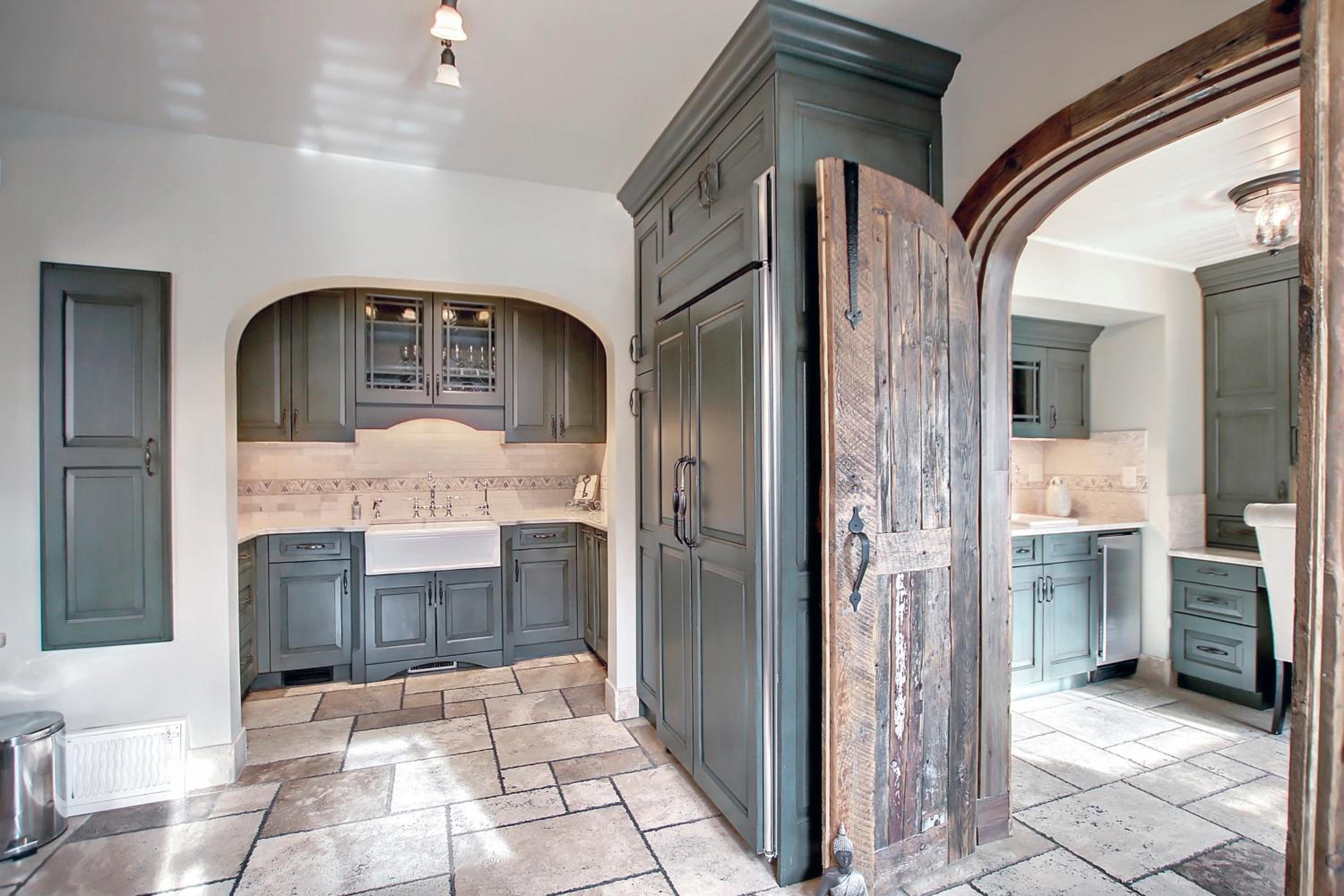 Stunning Historical Landmark in Elbow Park
