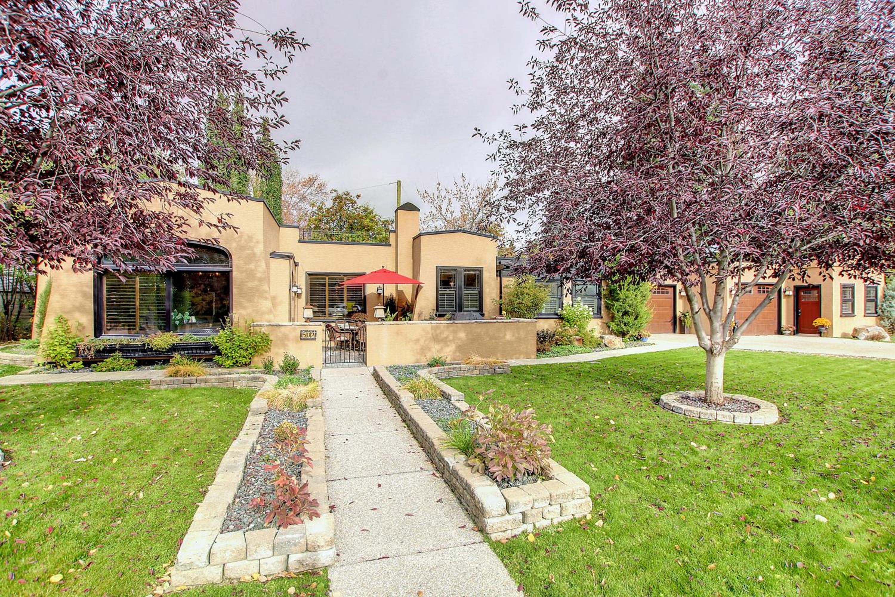 Stunning Historical Landmark in Elbow Park