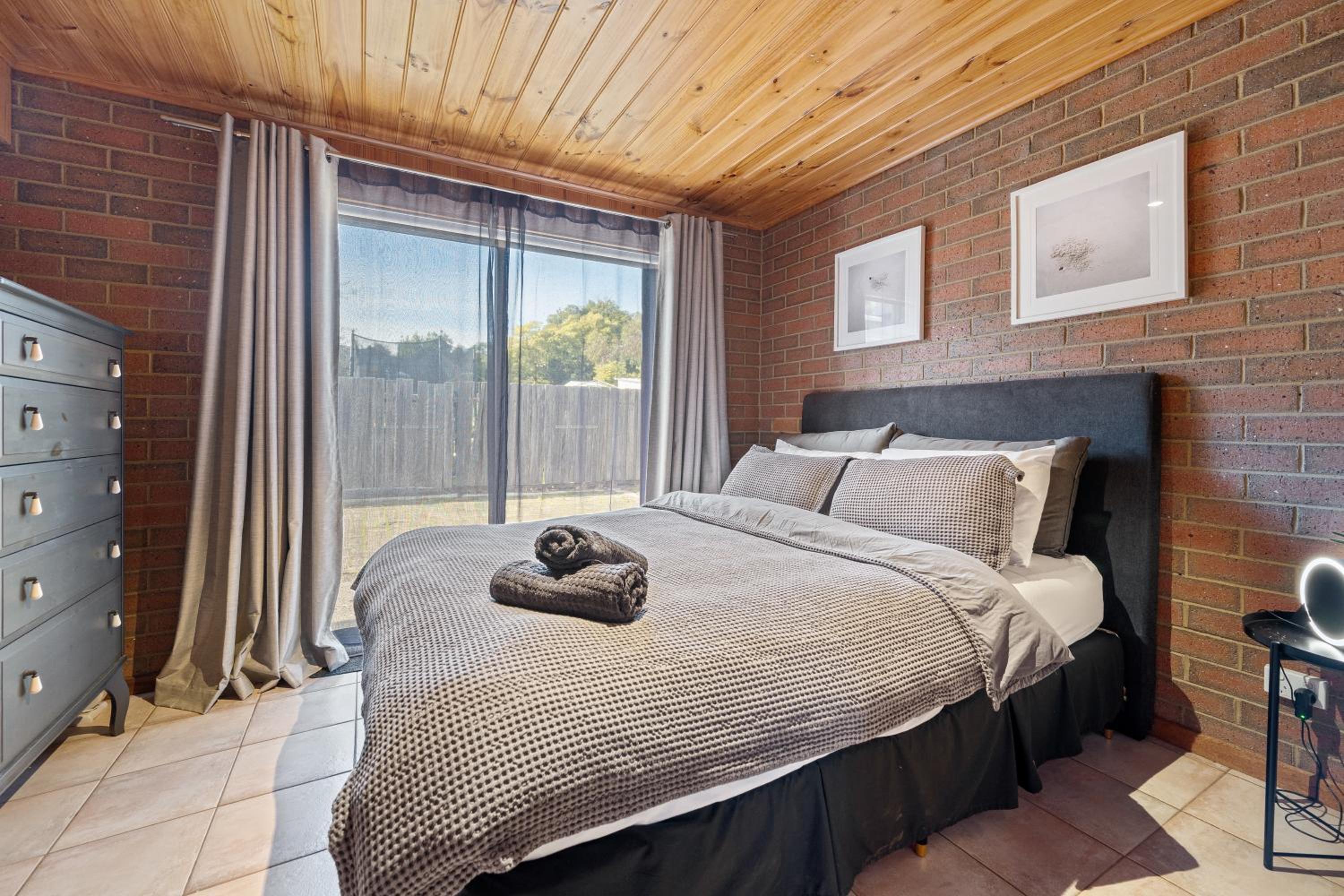 INVERLOCH - 2 Separate Houses in one!