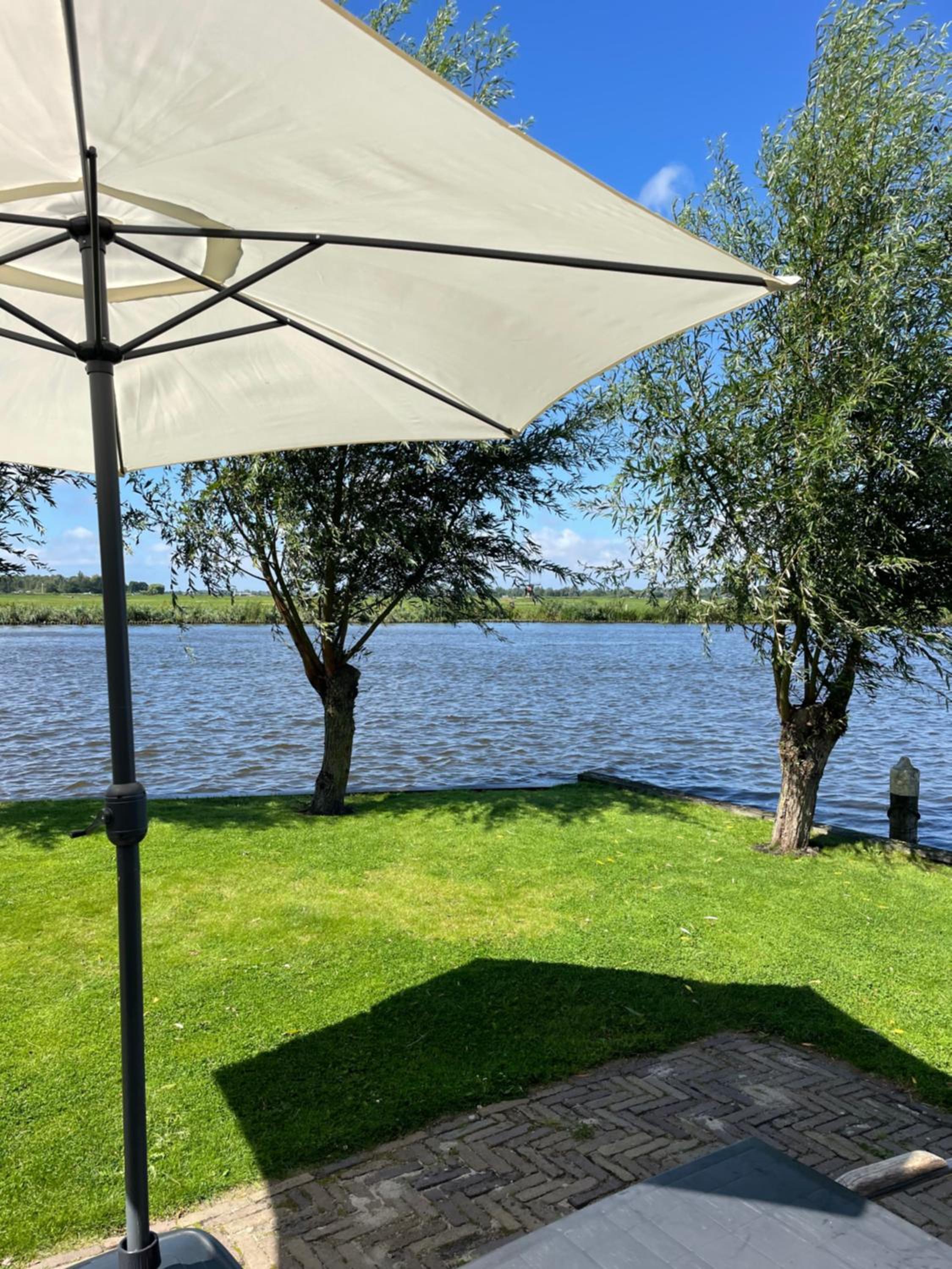 Mooi vakantiehuis prachtig gelegen aan het water view 5