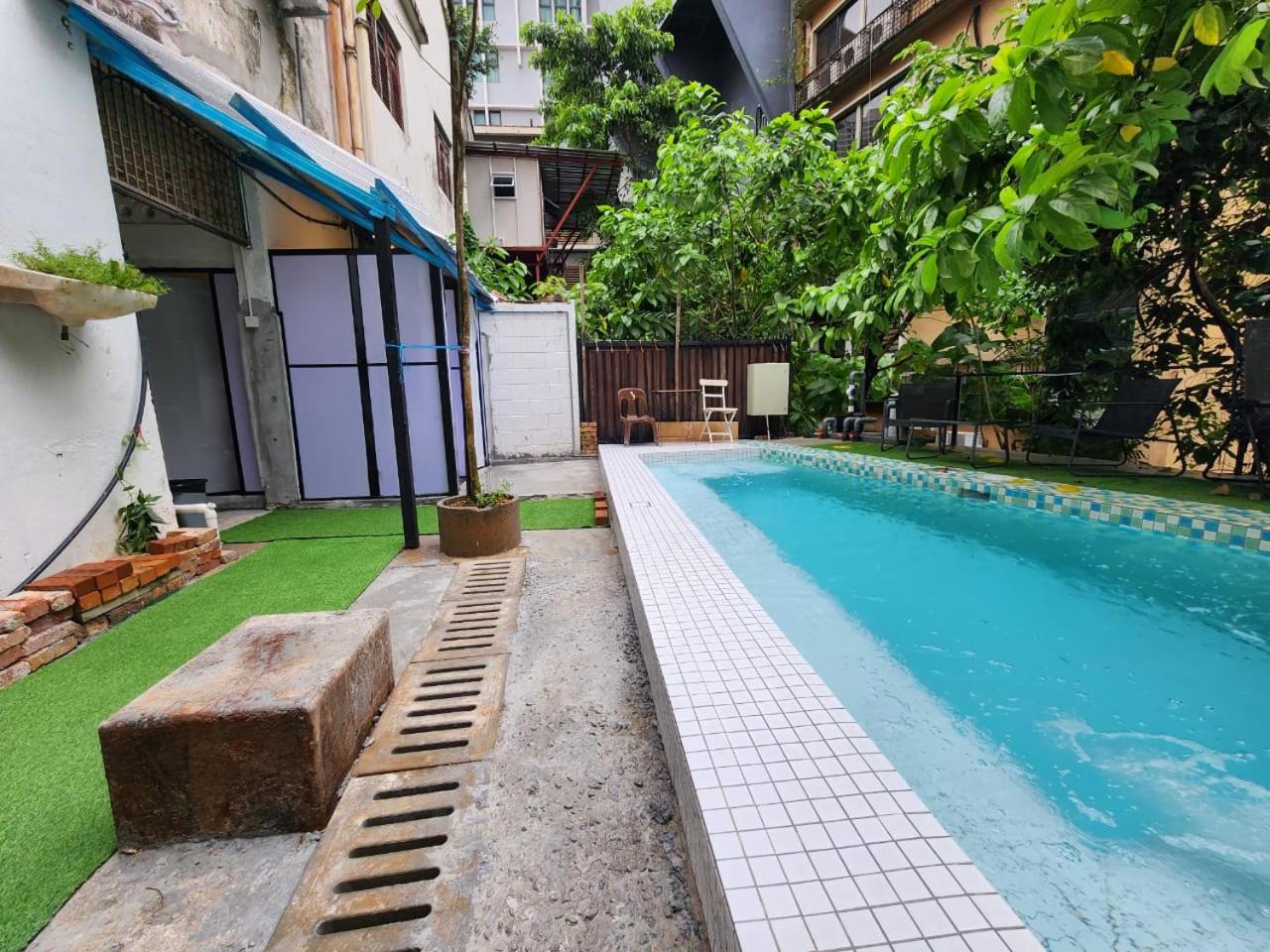 The Manor by Mingle - Poolside Access Next Door