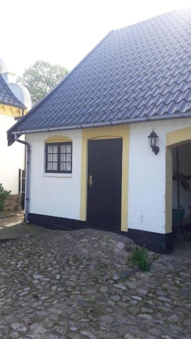 Fuglsanggaard. Private annex in nature.